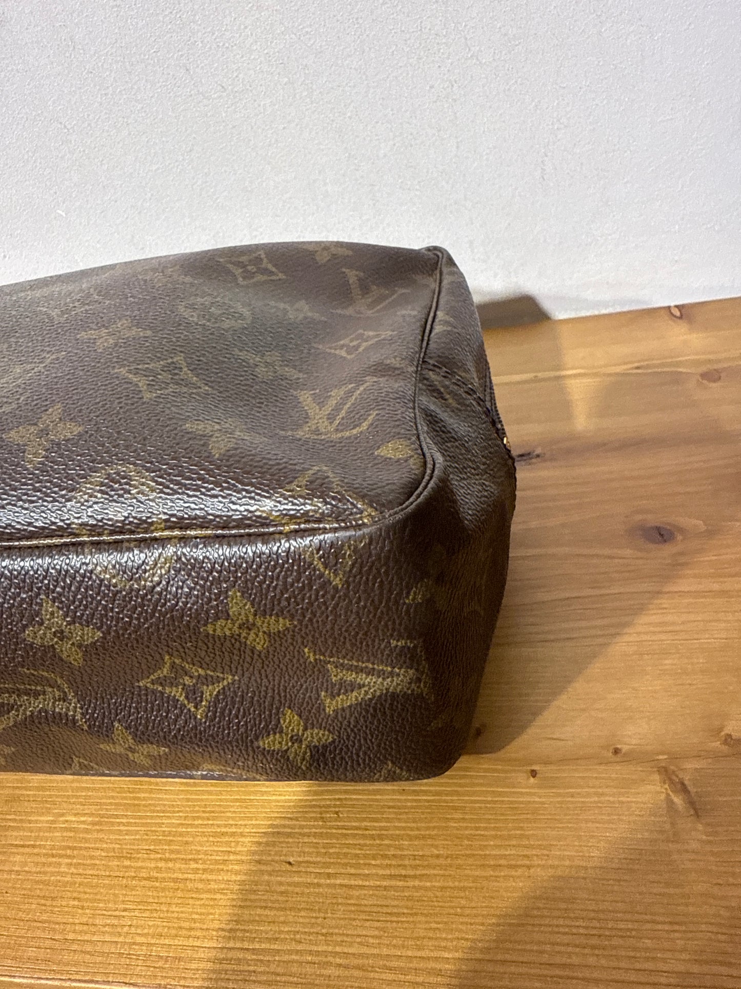 Louis Vuitton Trousse 28