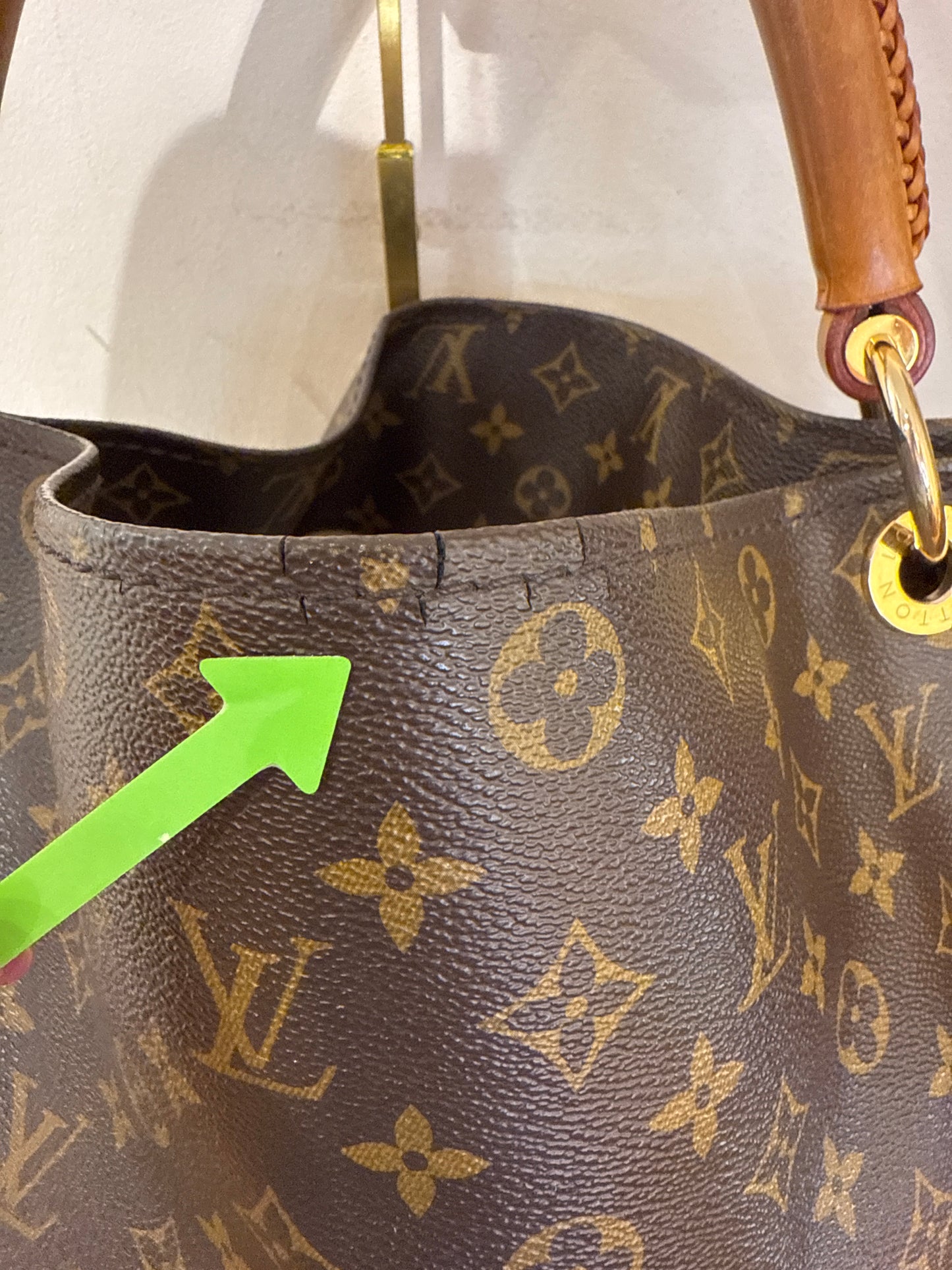 Louis Vuitton Artsy MM