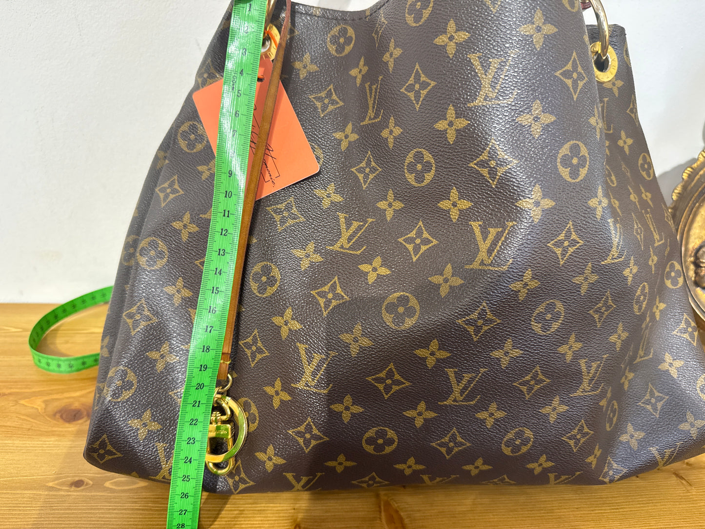 Louis Vuitton Artsy MM