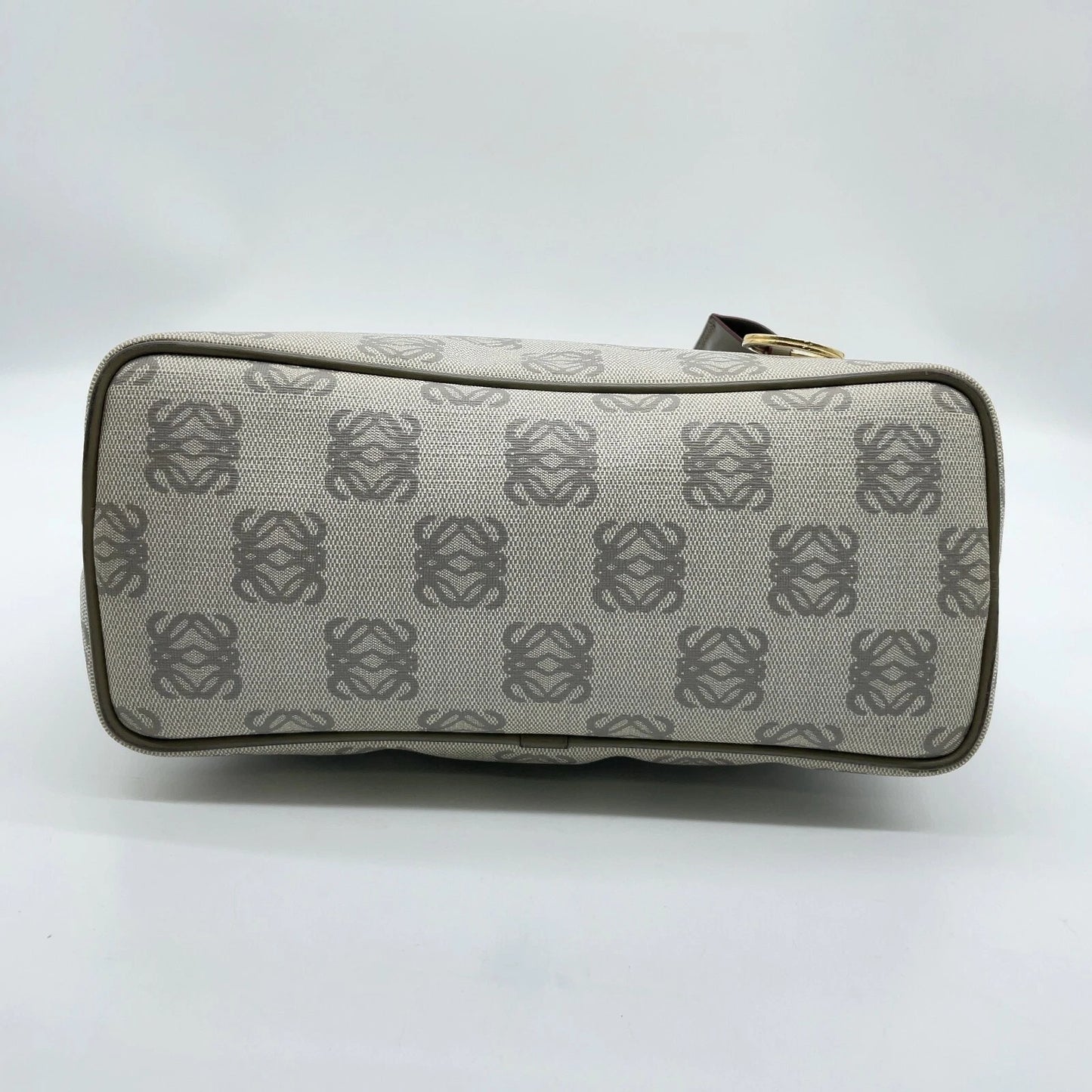 LOEWE Anagram