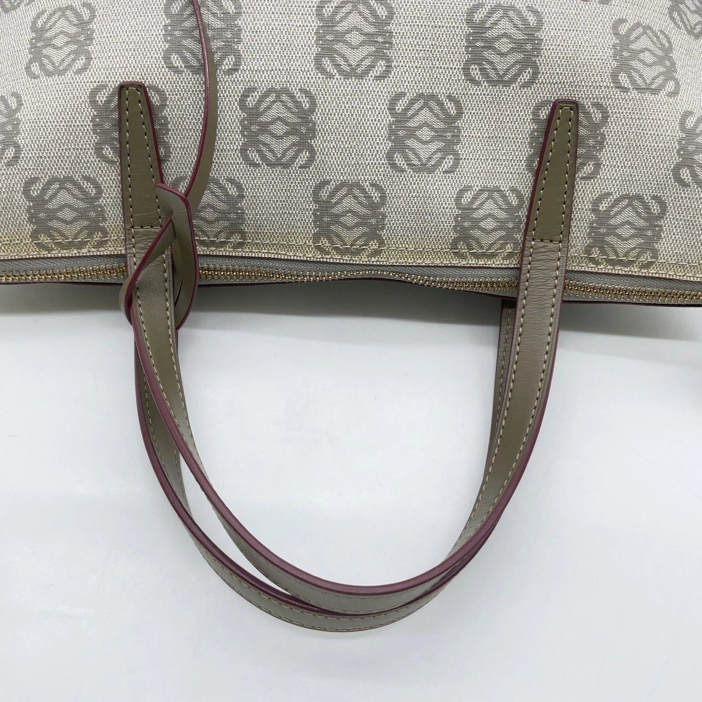 LOEWE Anagram