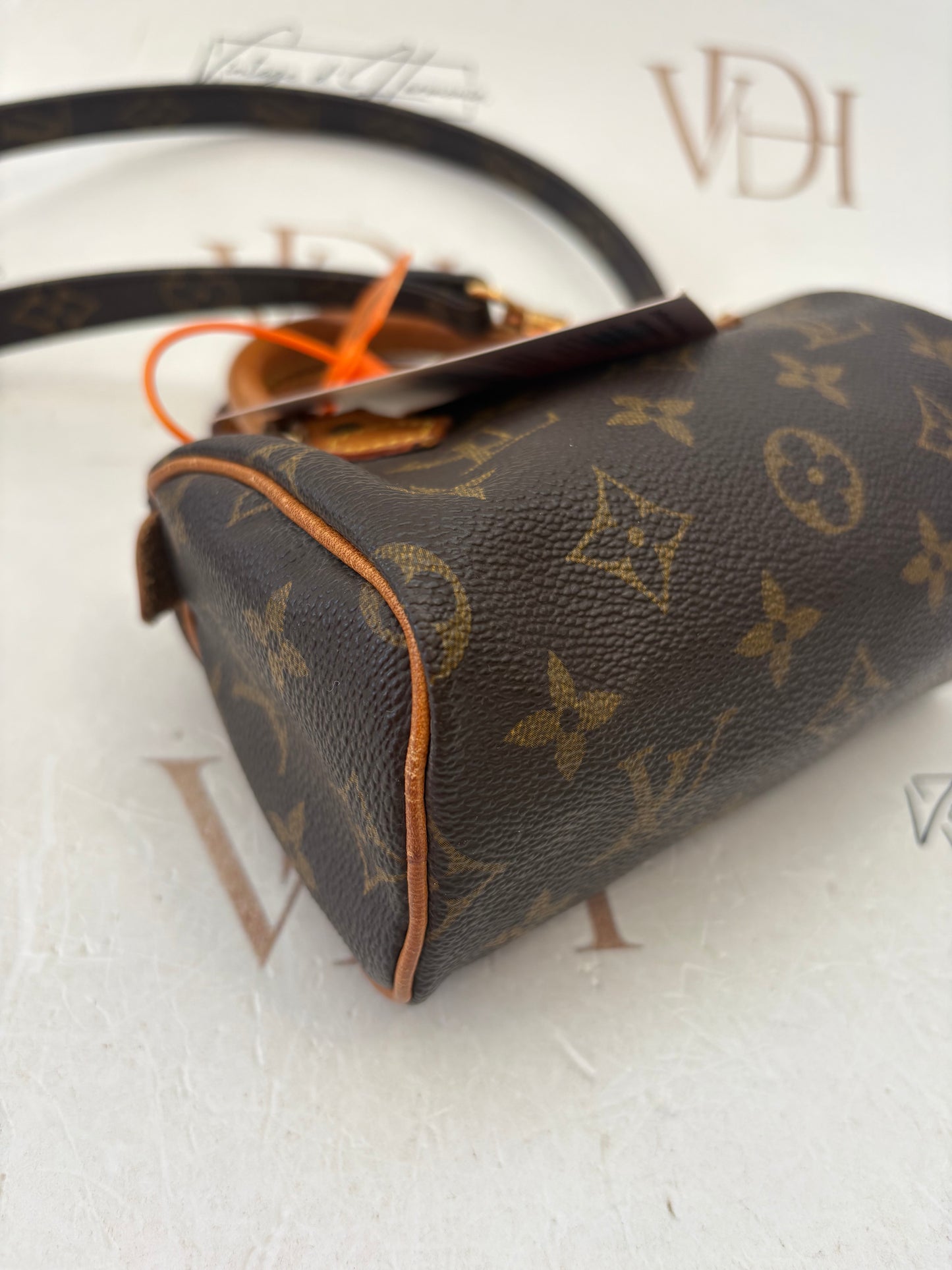 018827 - Louis Vuitton Mini Speedy