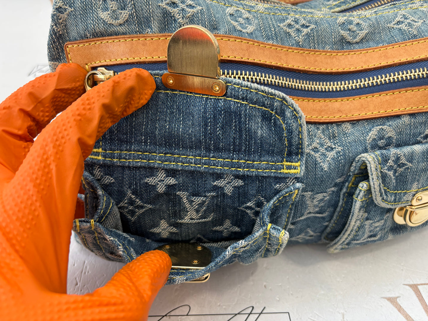 018804 - Louis Vuitton Baggy PM