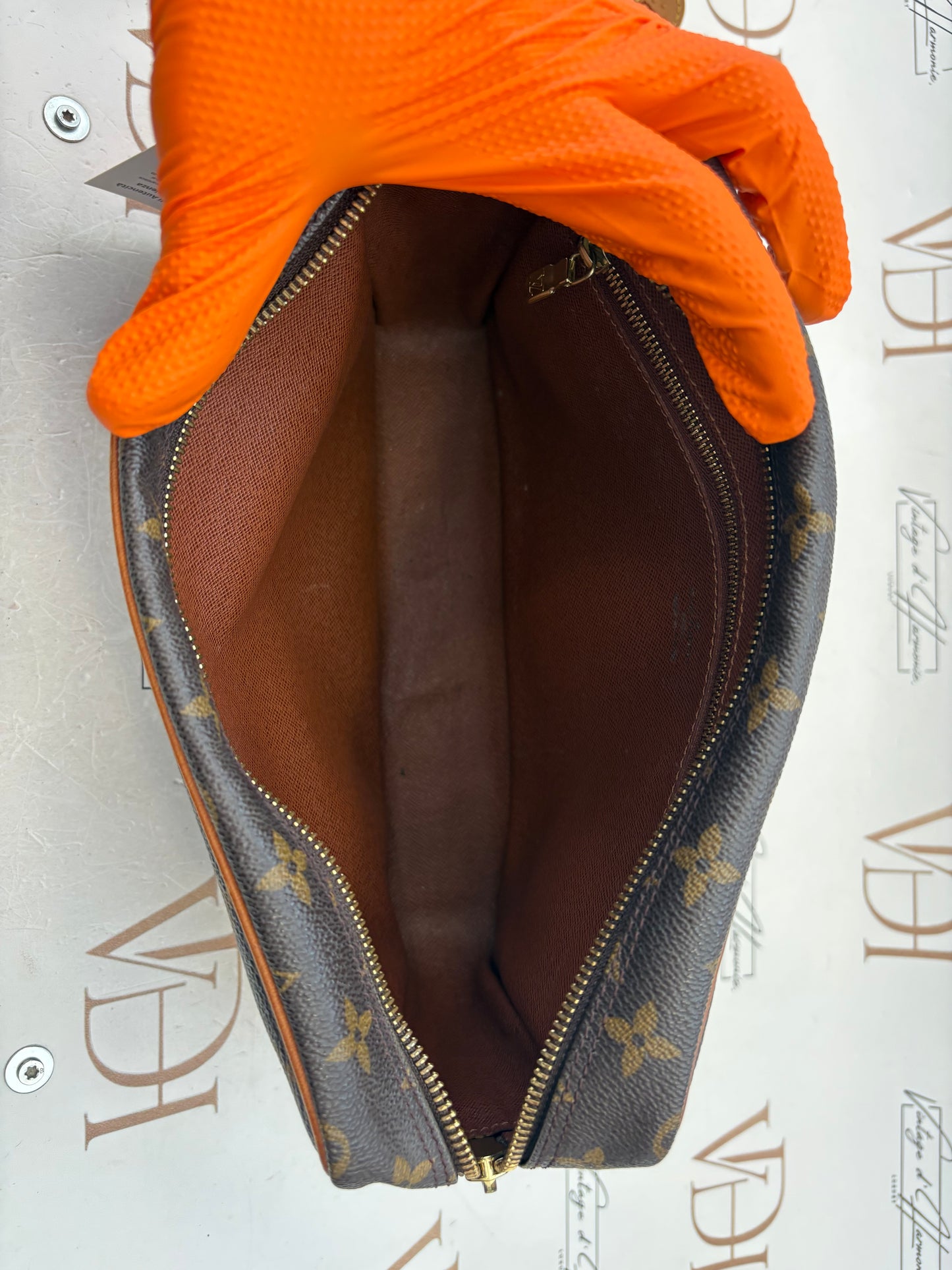018991 - Louis Vuitton Trocadero 27