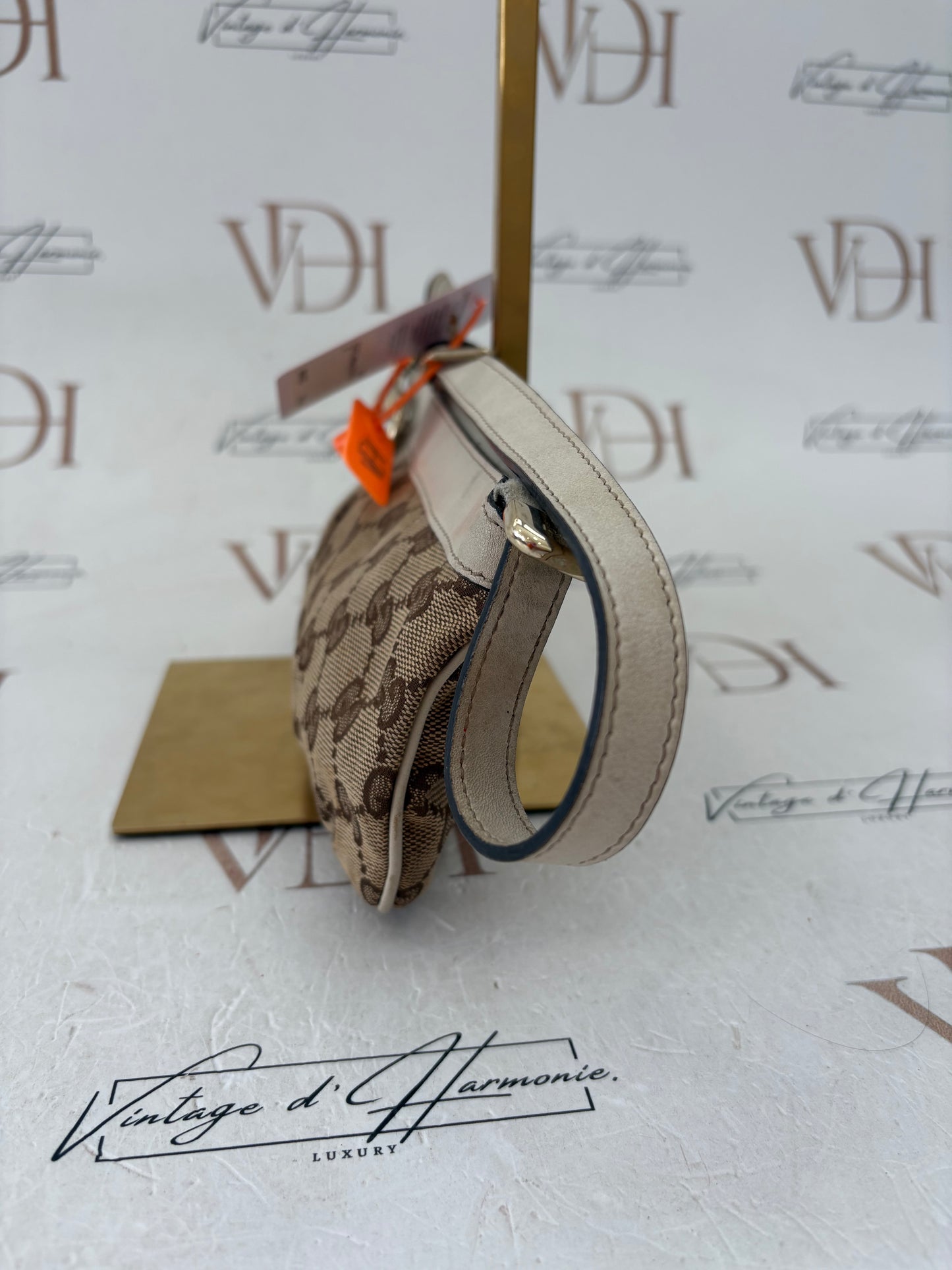 384022 - Gucci Abbey