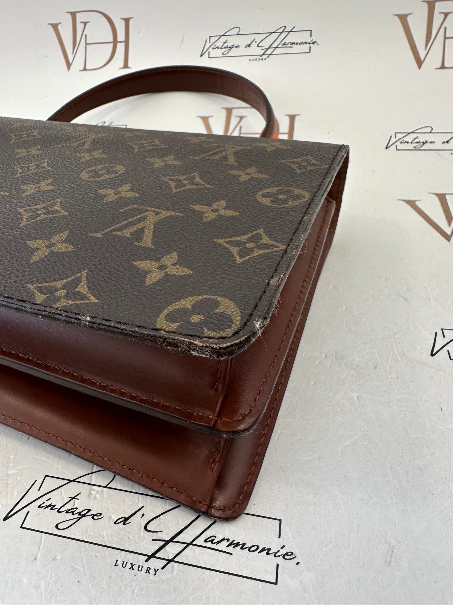017854 - Louis Vuitton Concorde