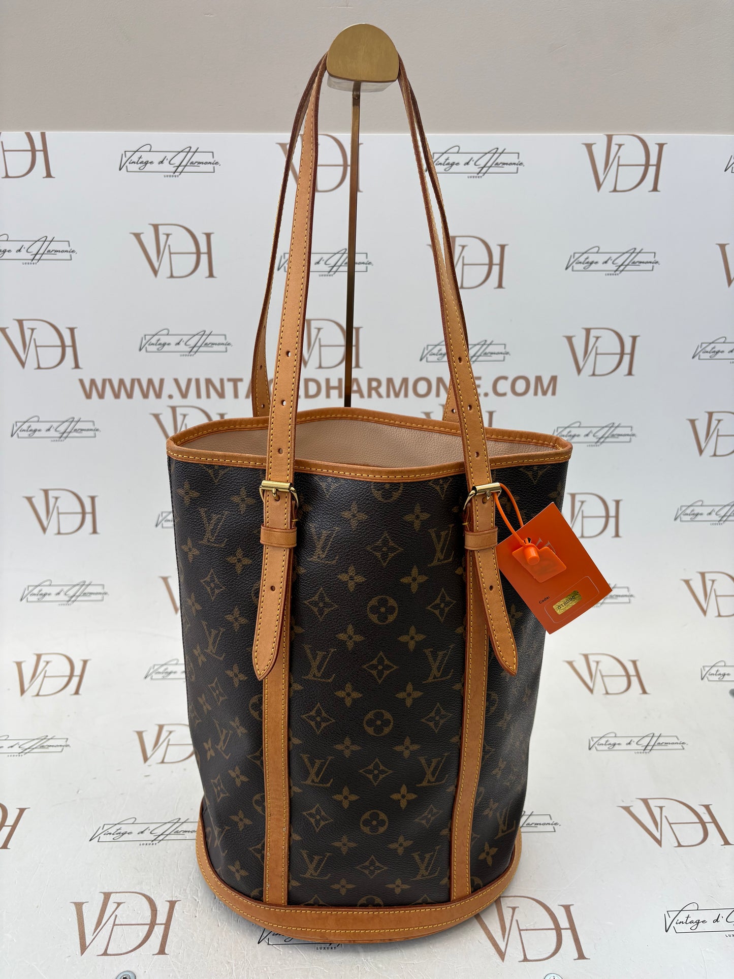 018096 - Louis Vuitton Bucket
