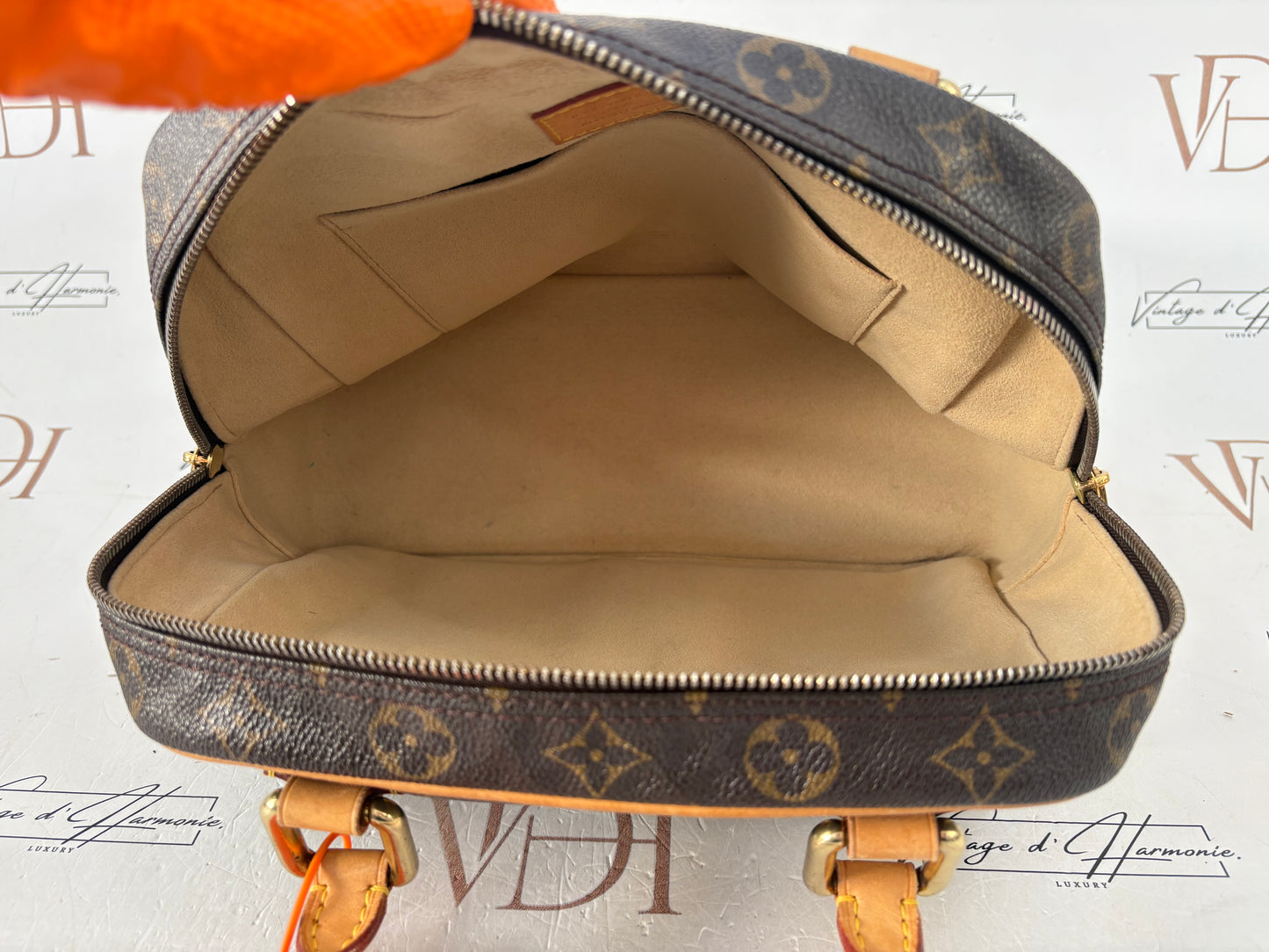 018904 - Louis Vuitton Manhattan PM