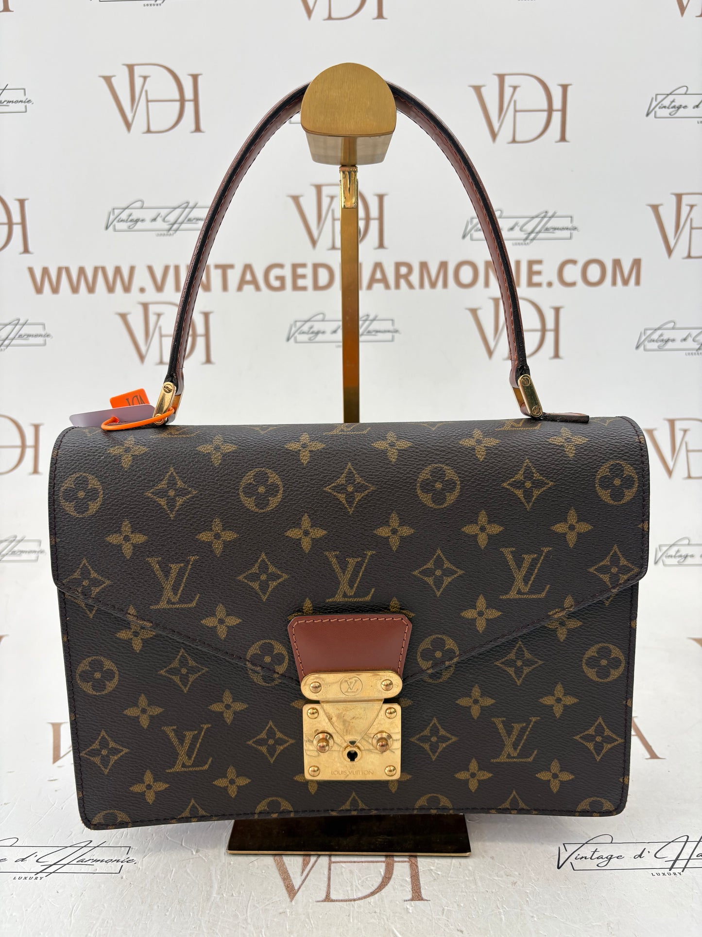 018366 - Louis Vuitton Concorde