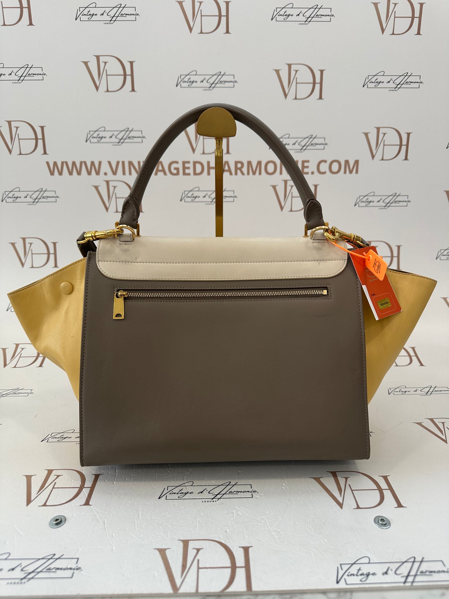 382493 - Céline Trapeze