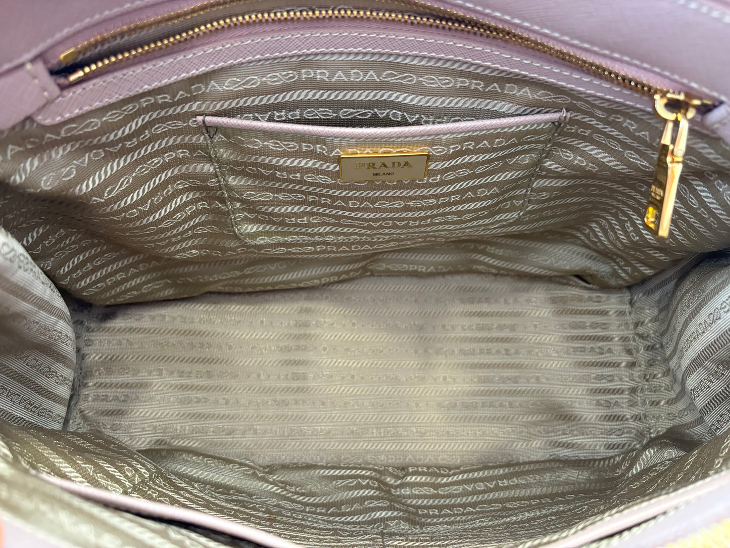 383694 - Prada Galleria