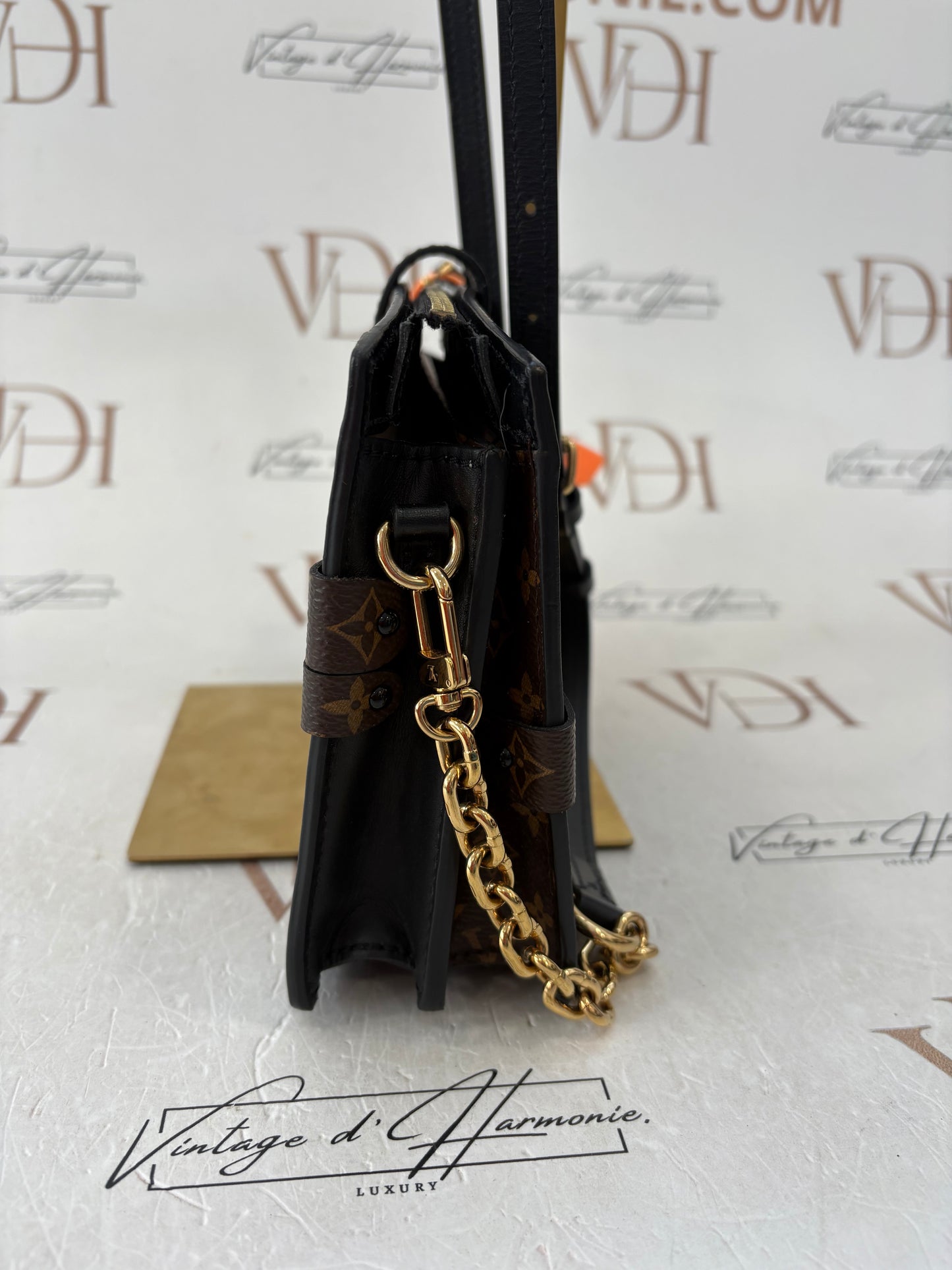 383336 - Louis Vuitton Clutch