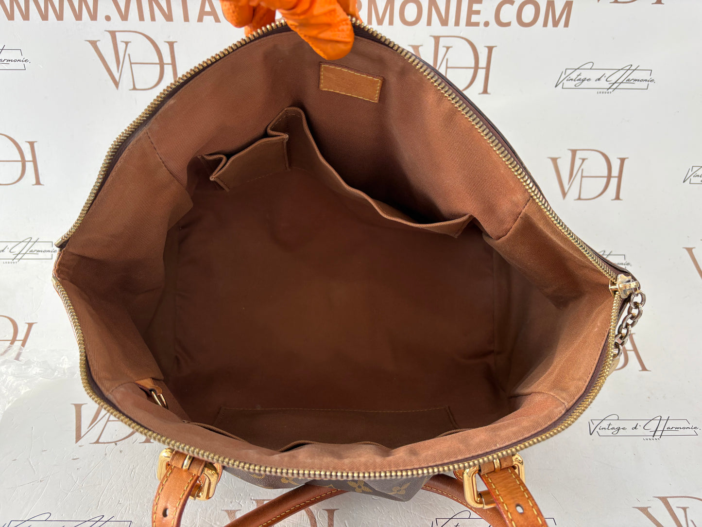 201661 - Louis Vuitton Tivoli
