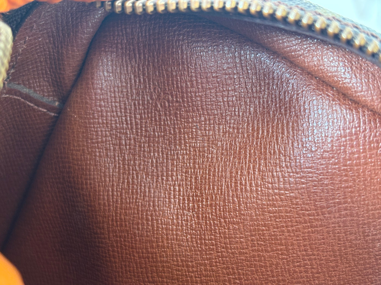 018203 - Louis Vuitton Trocadero 24