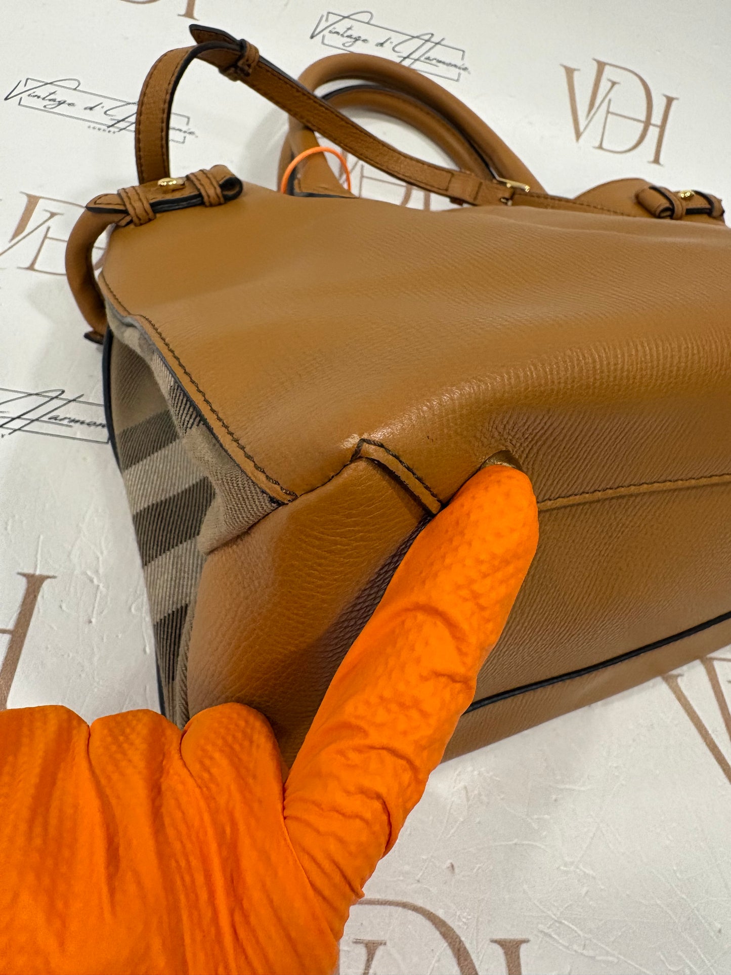 383363 - Burberry The Banner