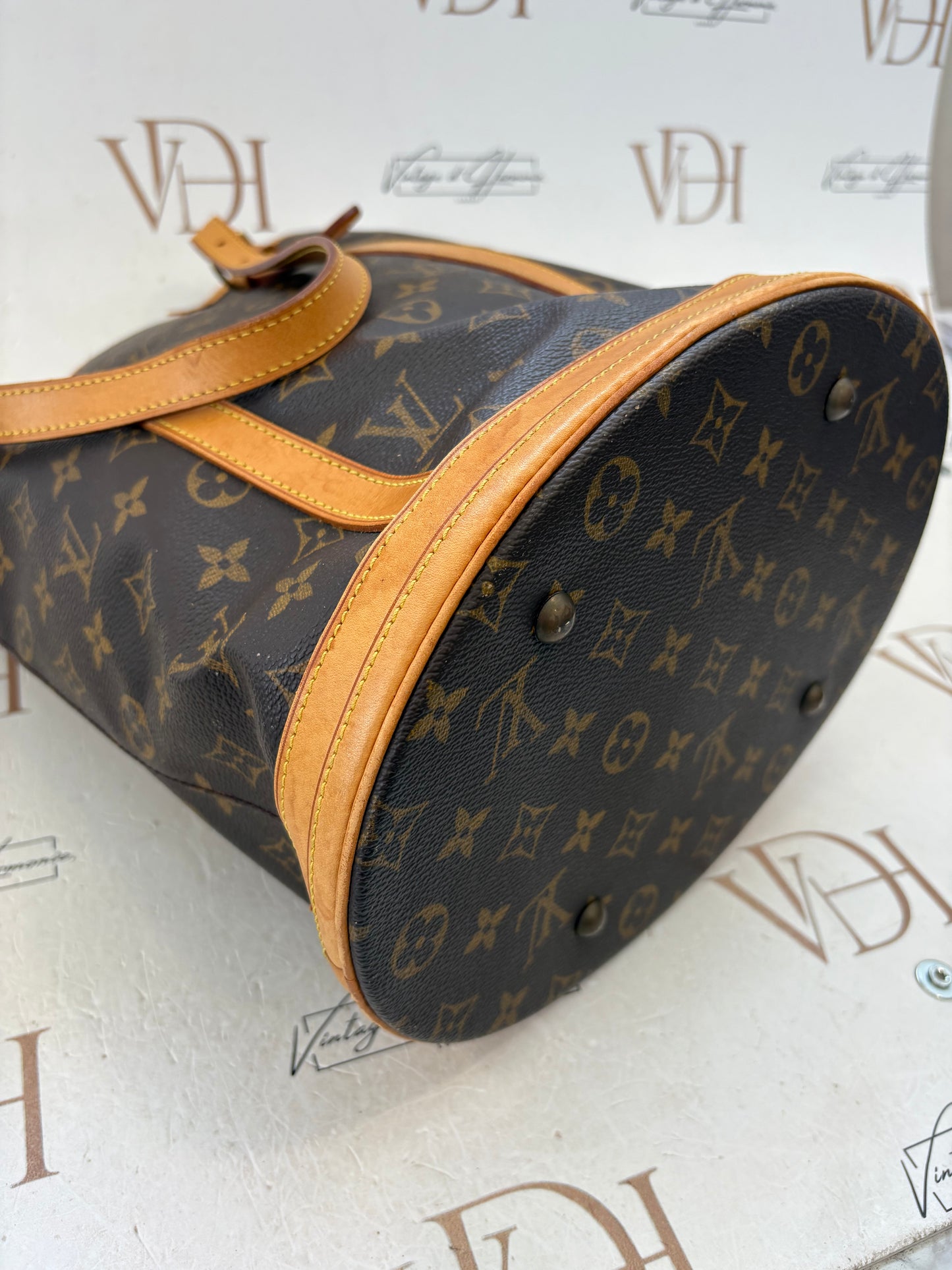 018332  - Louis Vuitton Bucket GM