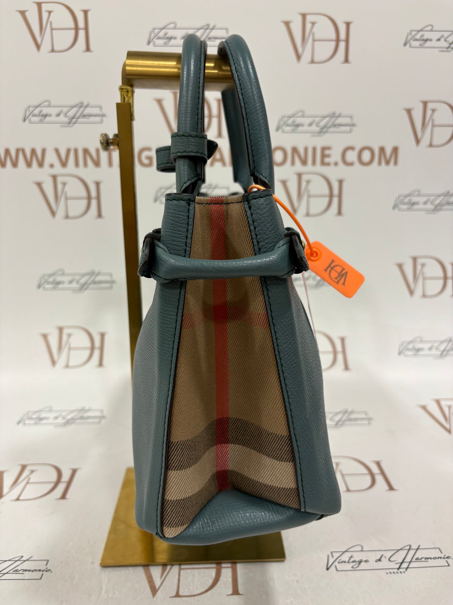 383289 - Burberry The Banner