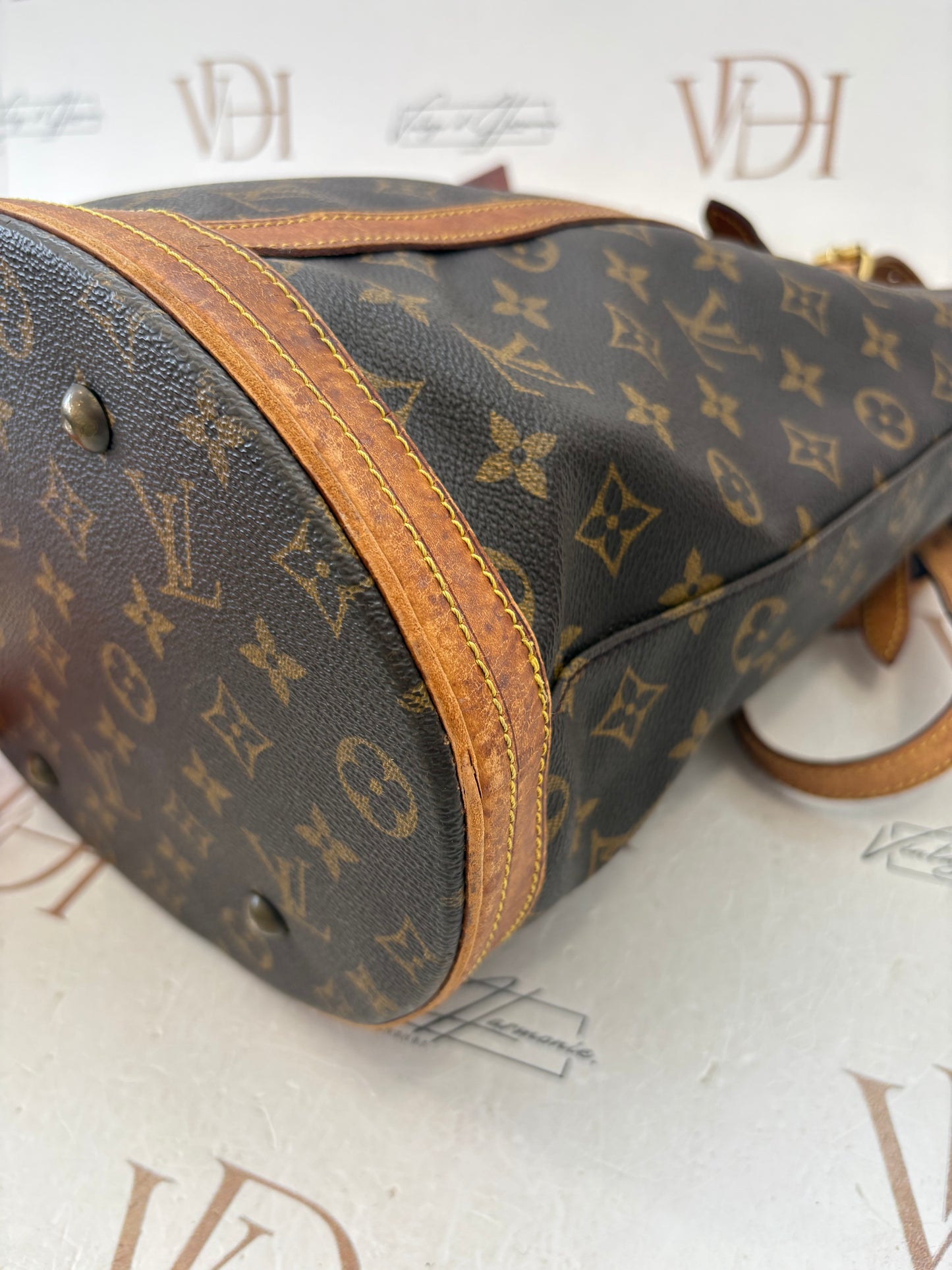 018539 - Louis Vuitton Bucket GM