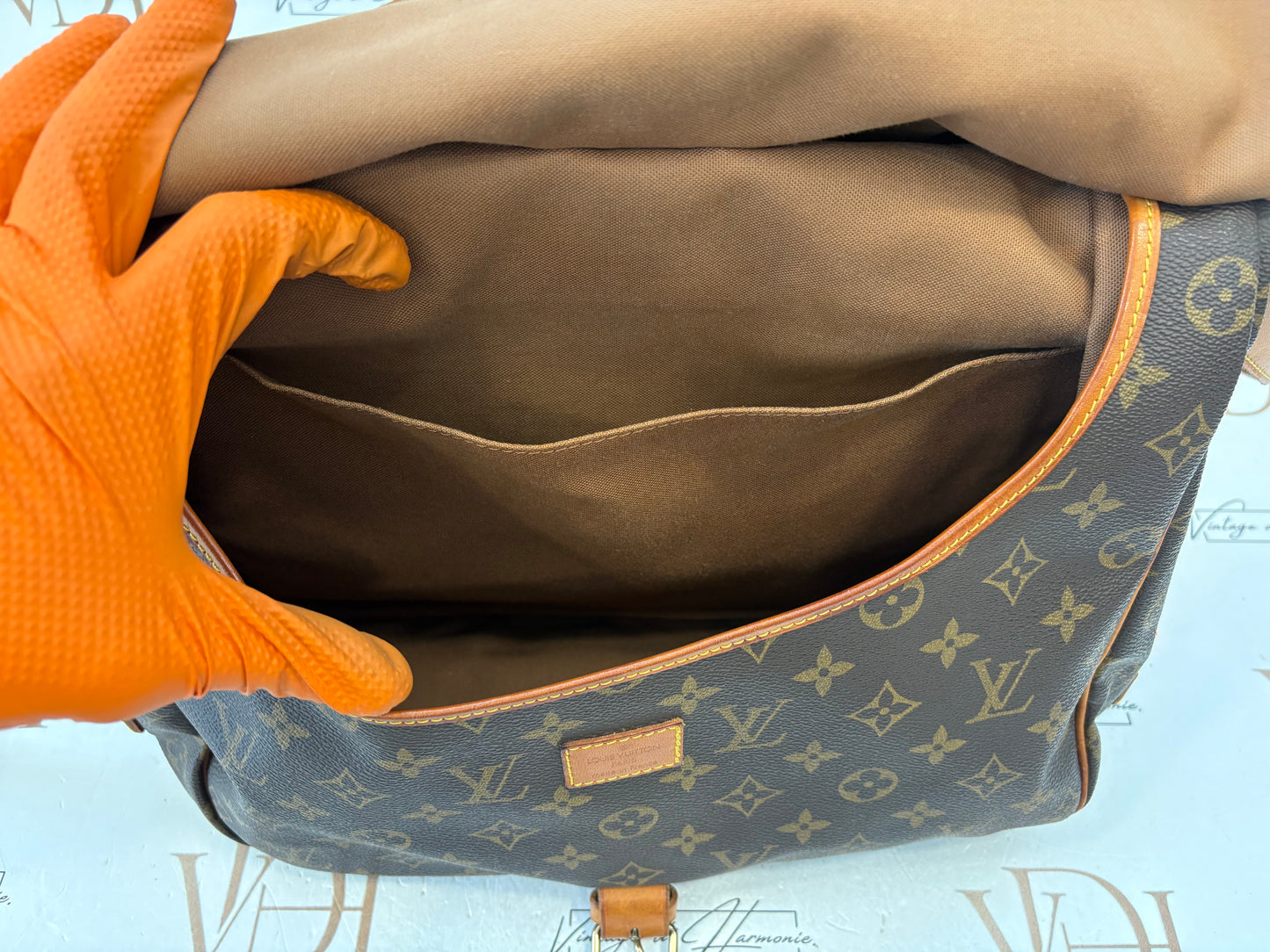 018589 - Louis Vuitton Saumur 35