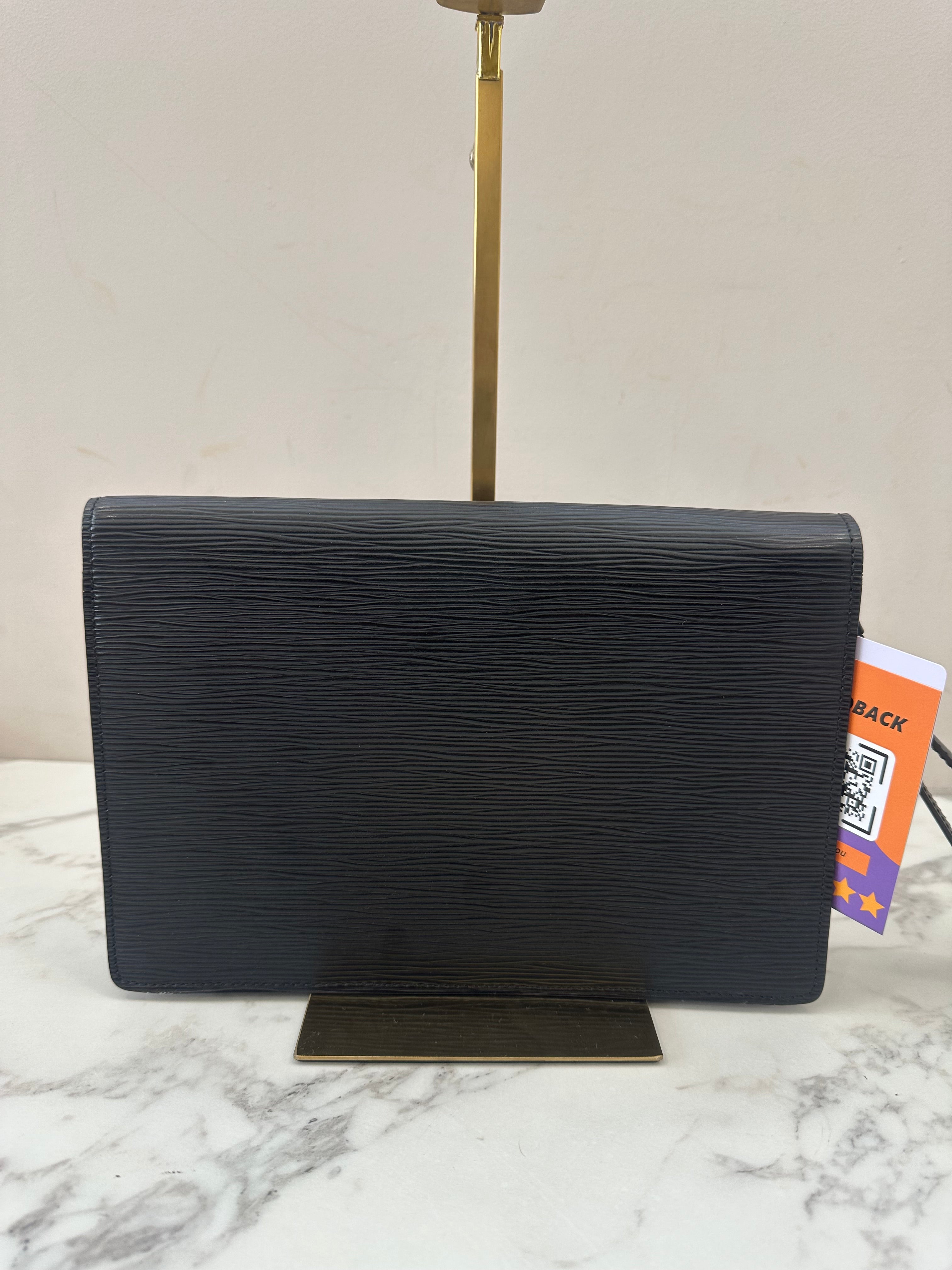 Louis Vuitton Black Epi Pochette Sellier Dragonne