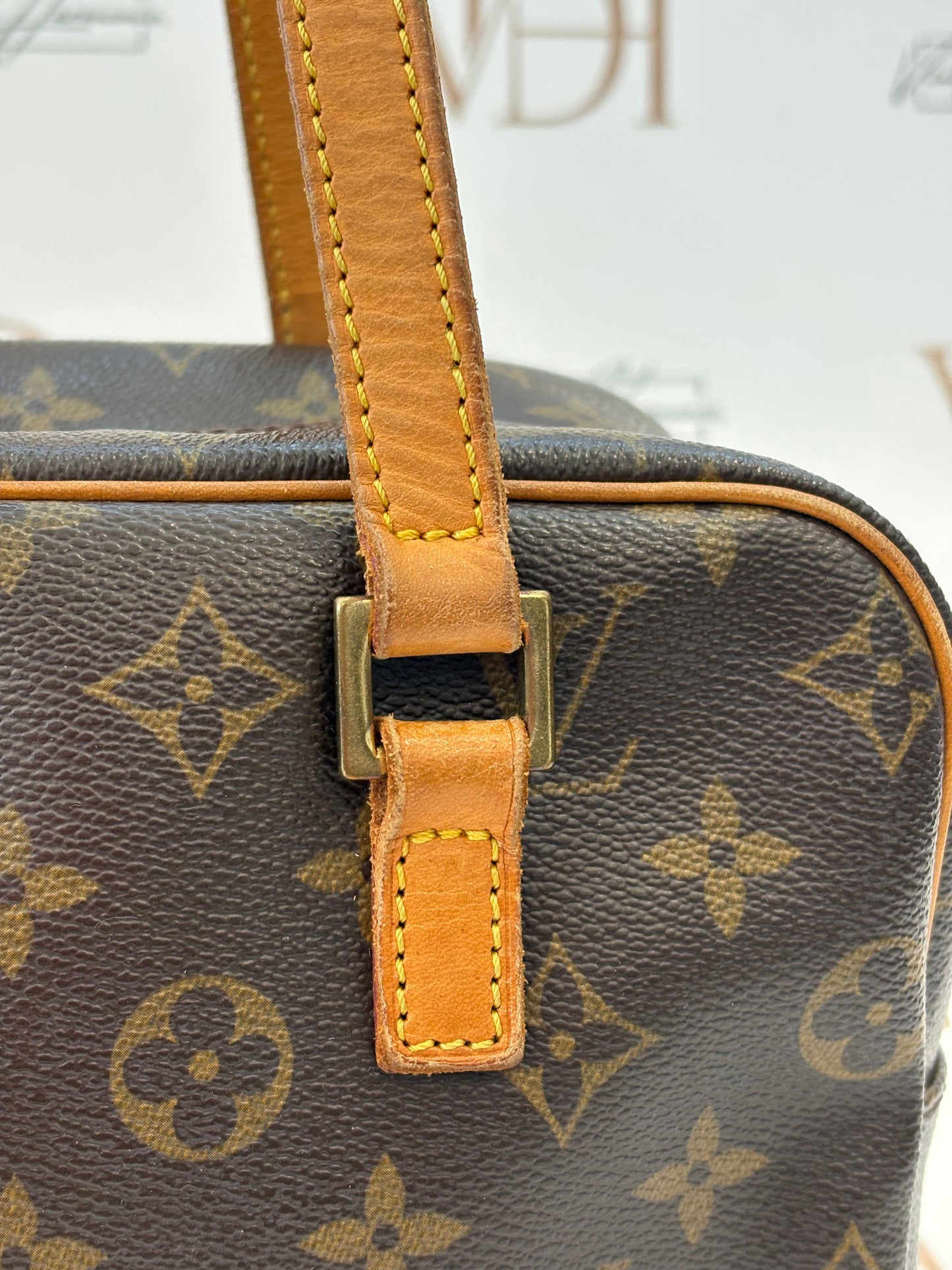 018257 - Louis Vuitton Cite MM