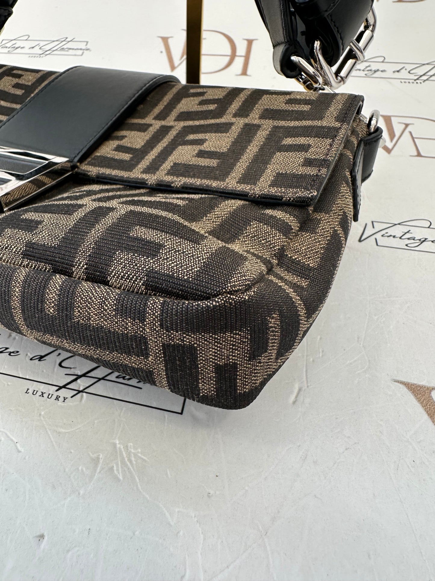 382668 - Fendi Baguette