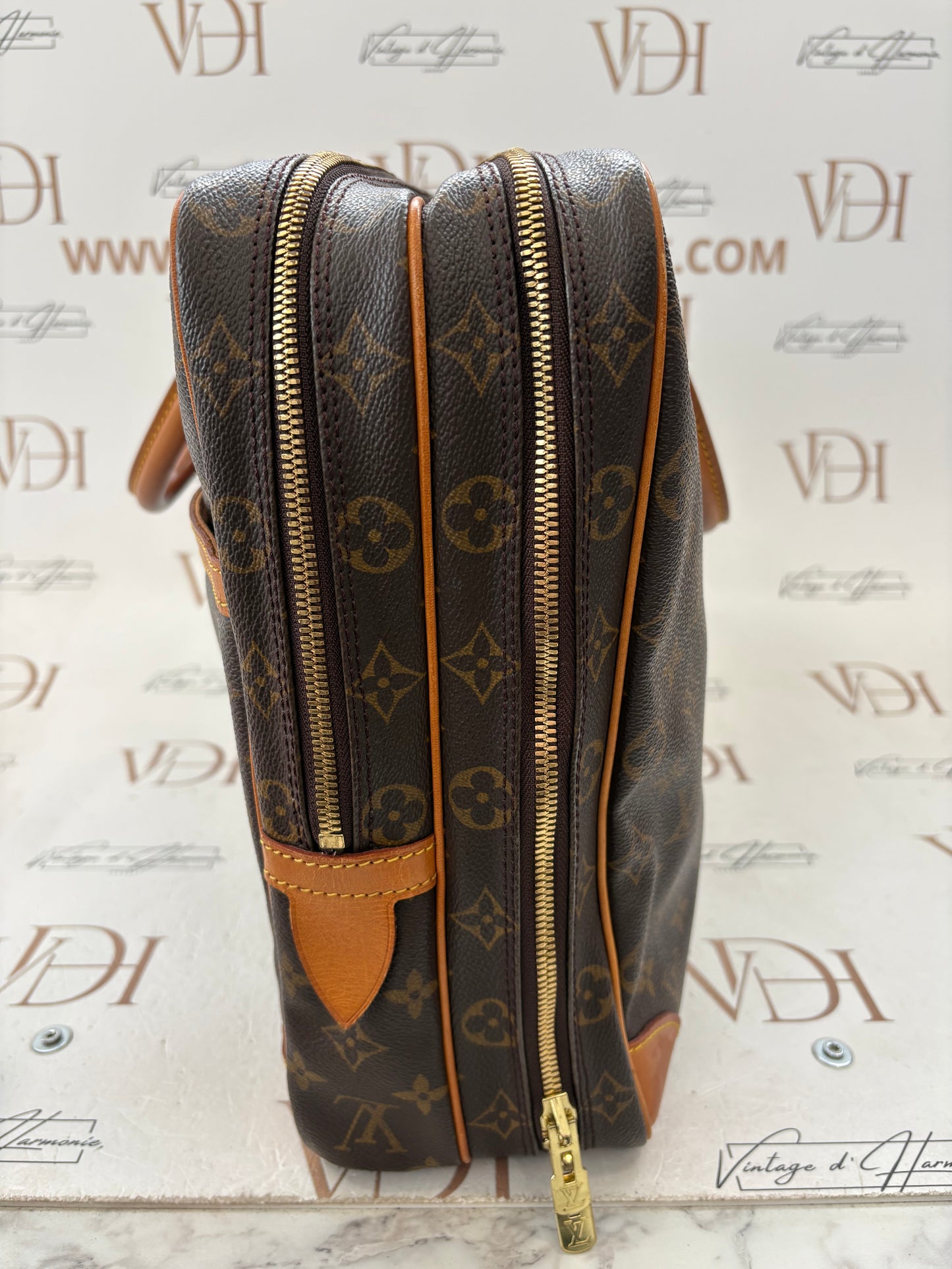 018300 - Louis Vuitton Porte Documents