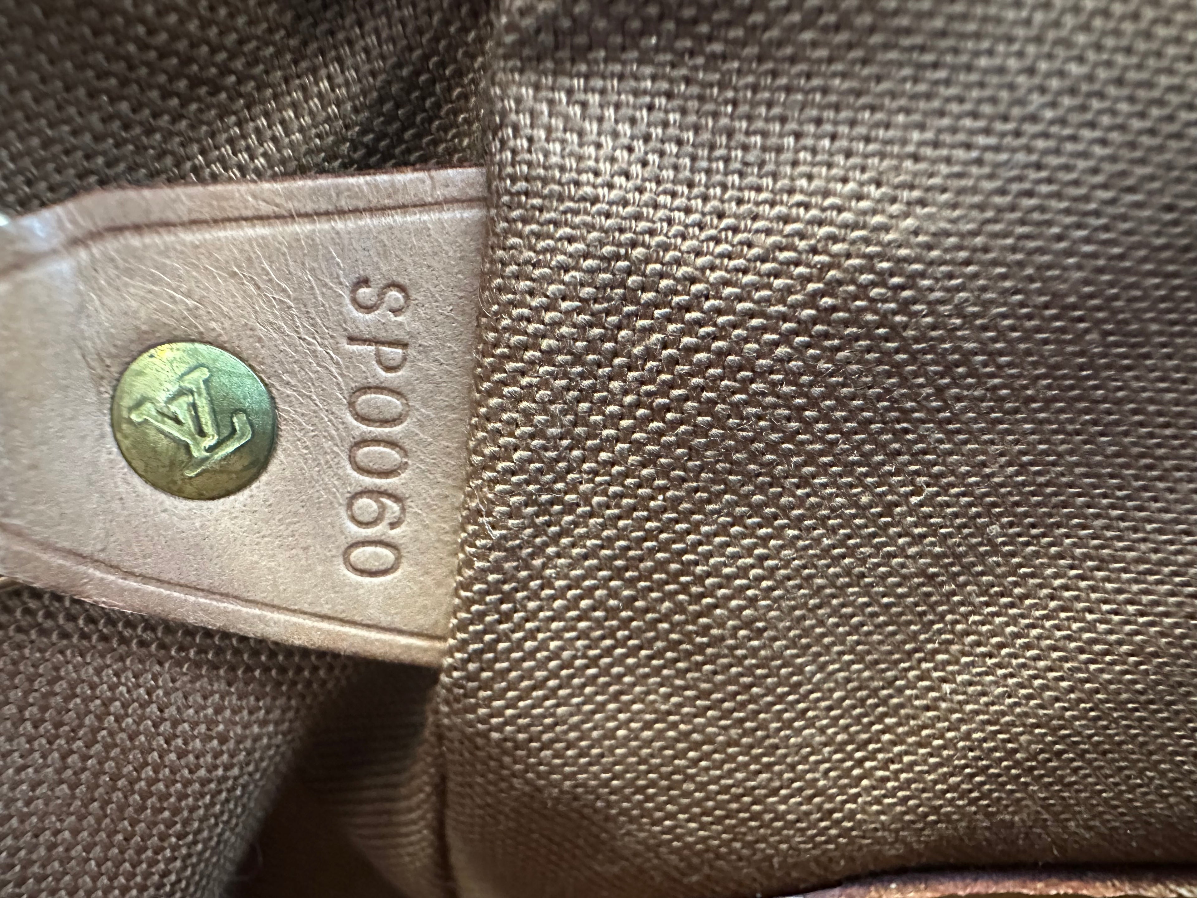 Louis Vuitton Montsouris MM