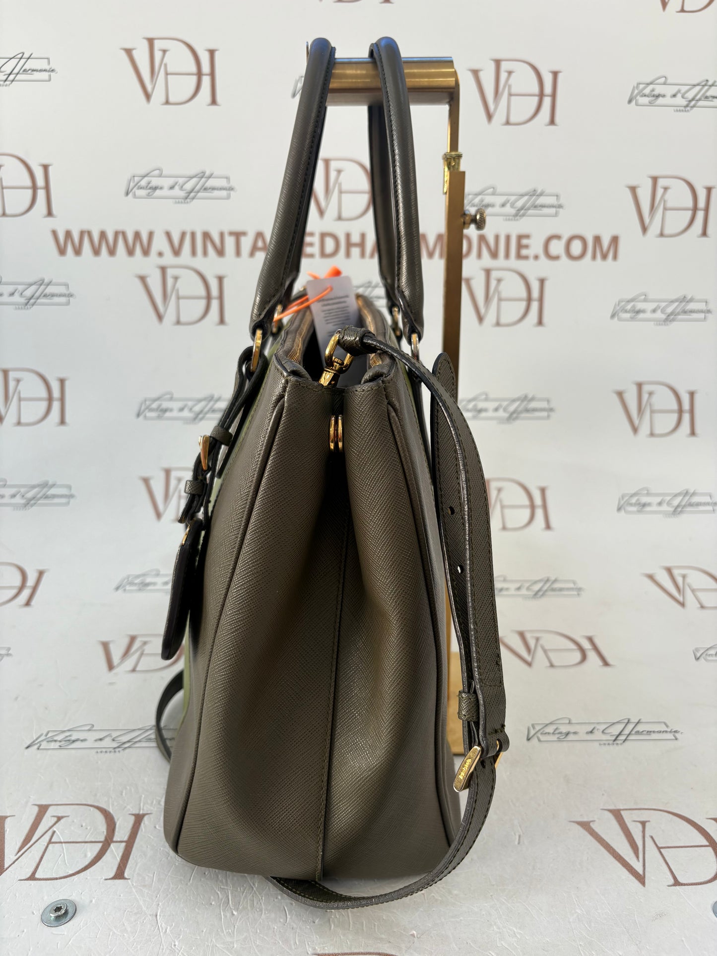 383748 - Prada Galleria