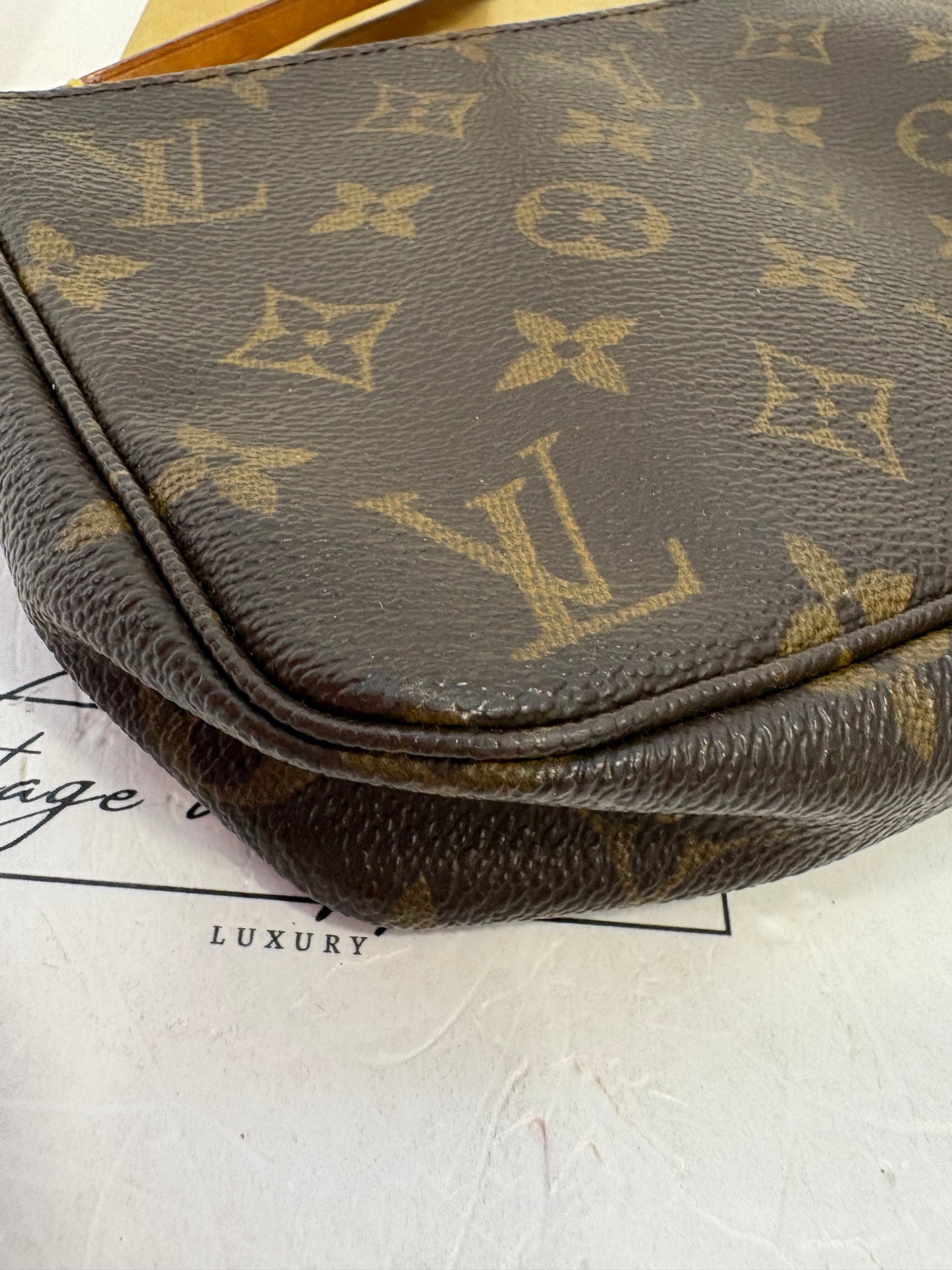 017890 - Louis Vuitton Pochette Accessoires