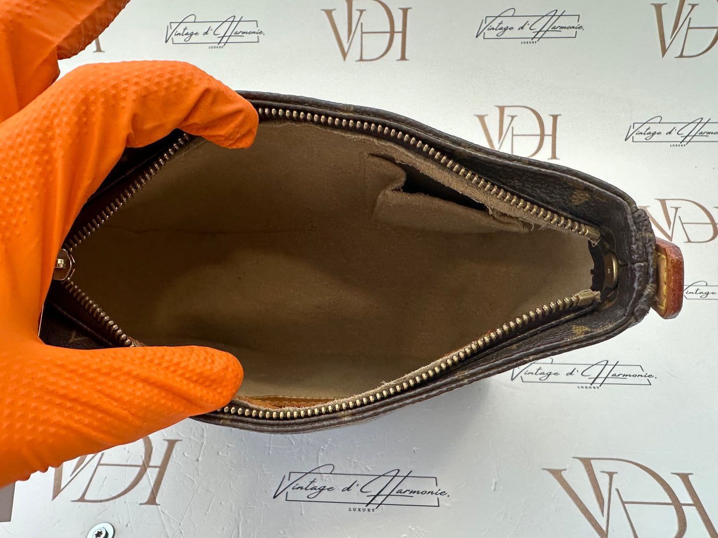 017768 - Louis Vuitton Looping MM