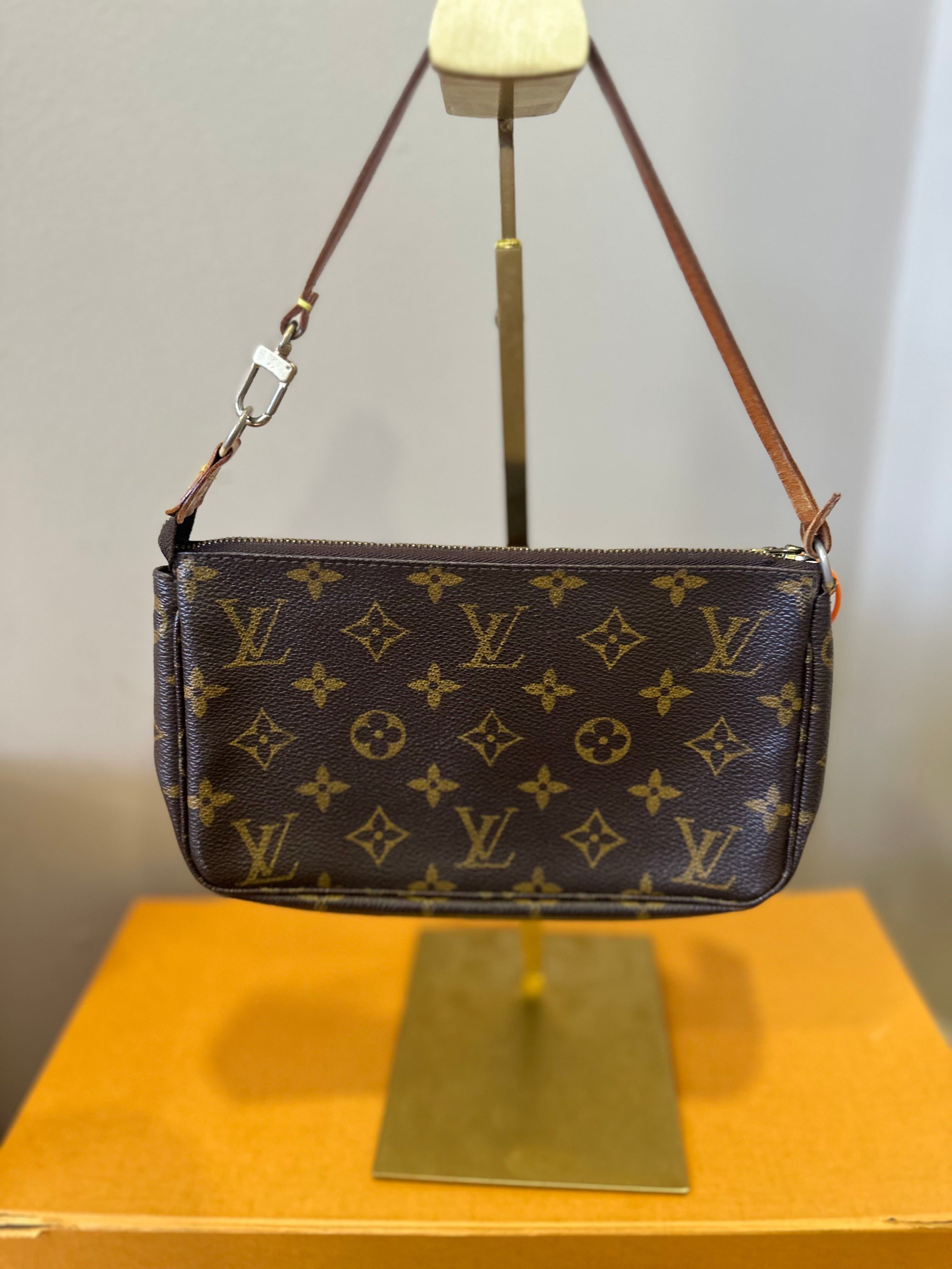 Louis Vuitton Pochette