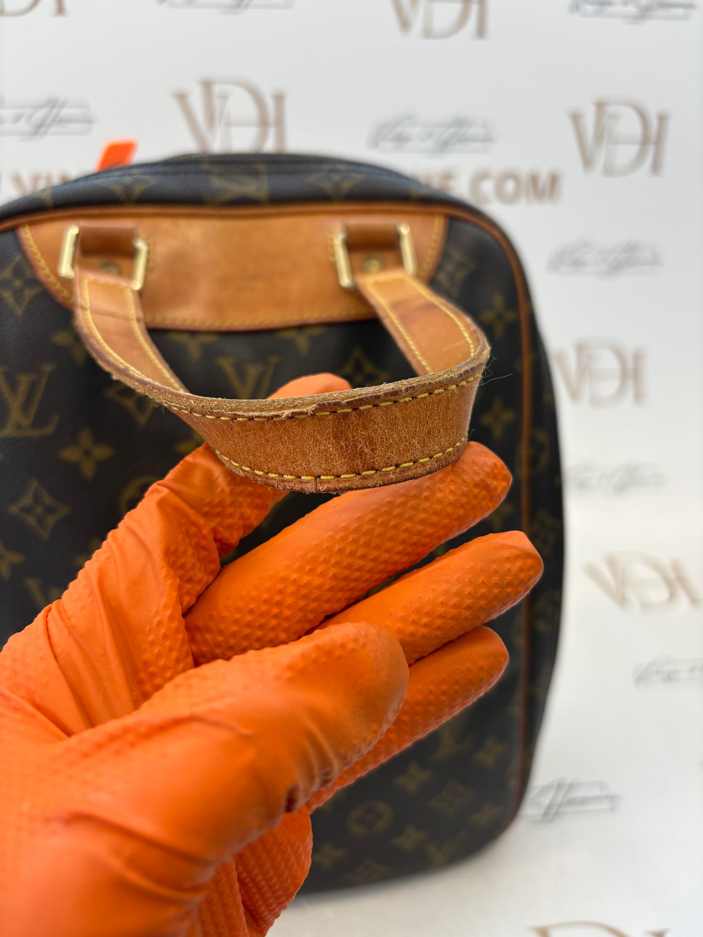 200979 - Louis Vuitton Excursion”