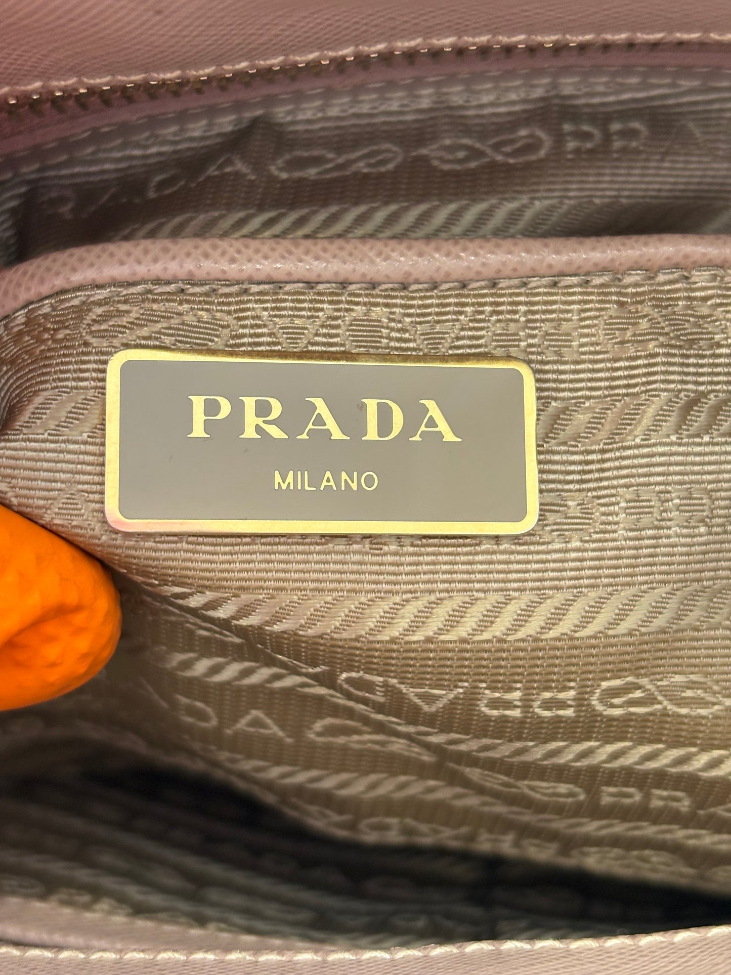 201161 - Prada Galleria