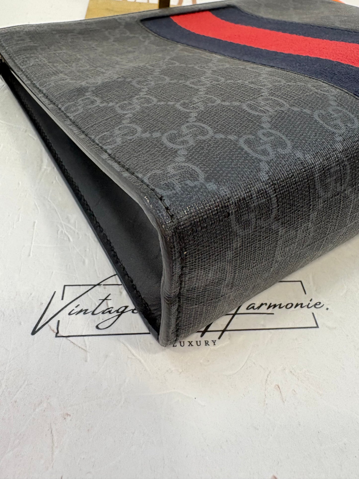 383180 - Gucci Supreme