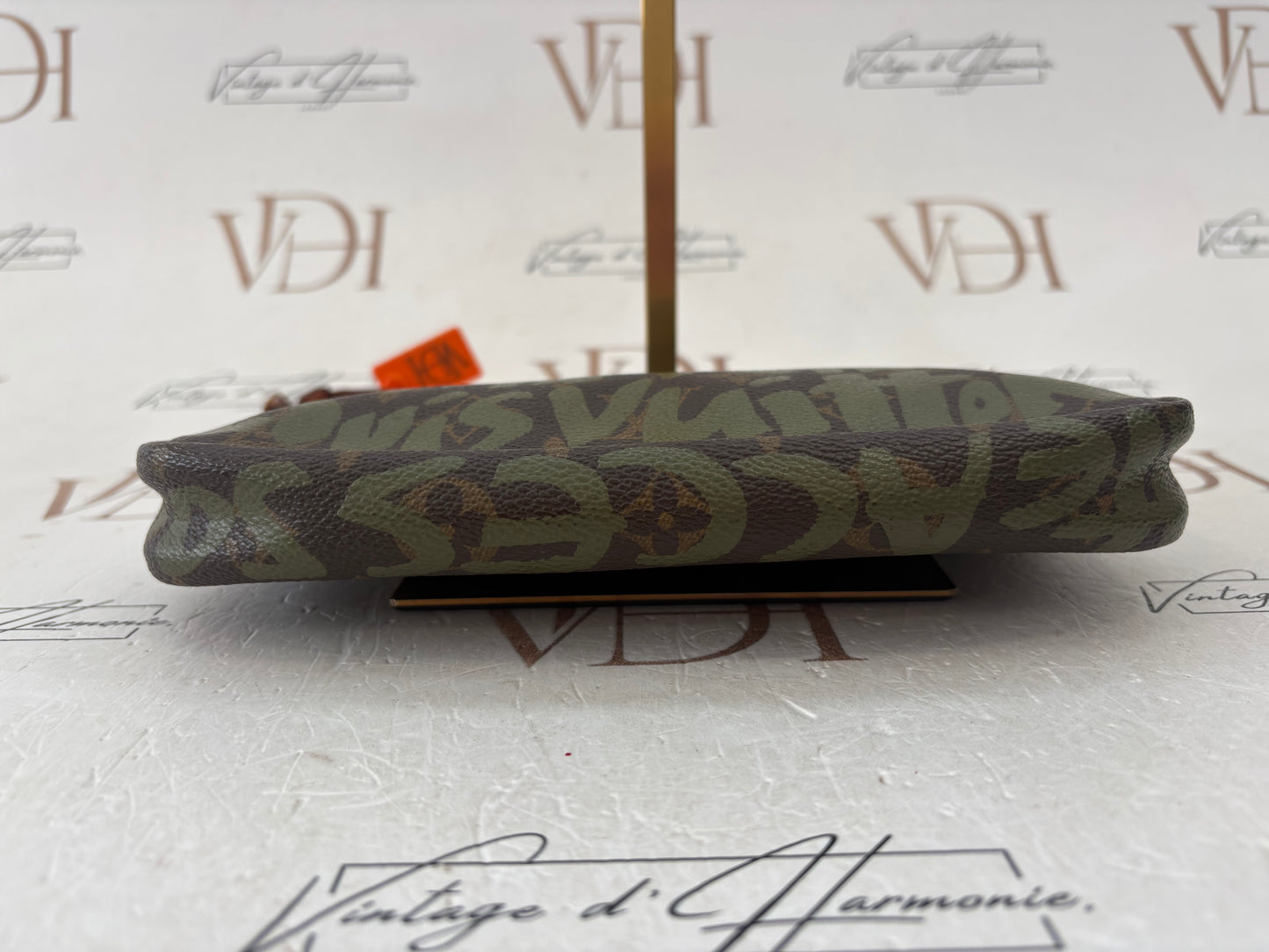 018812 - Louis Vuitton Graffiti Pochette Accessoires