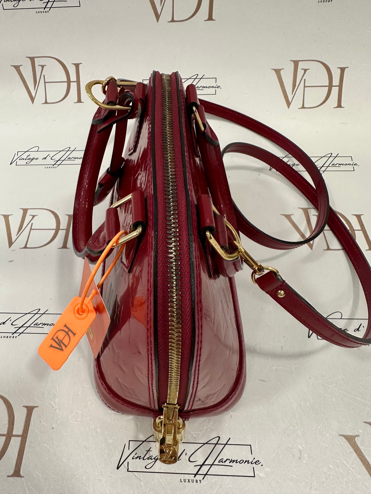 382849 - Louis Vuitton Alma BB Vernis