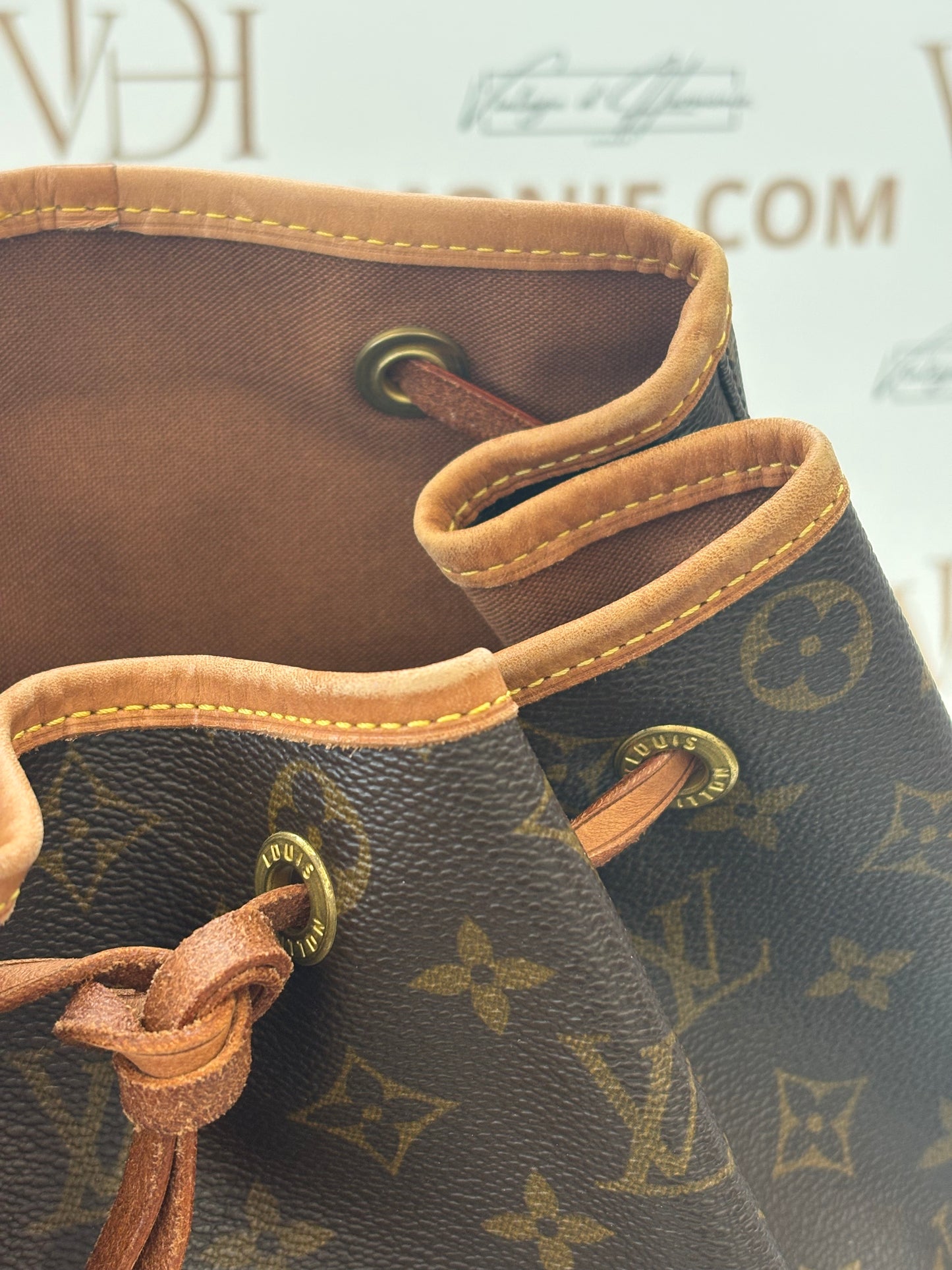 018911 - Louis Vuitton Montsouris GM