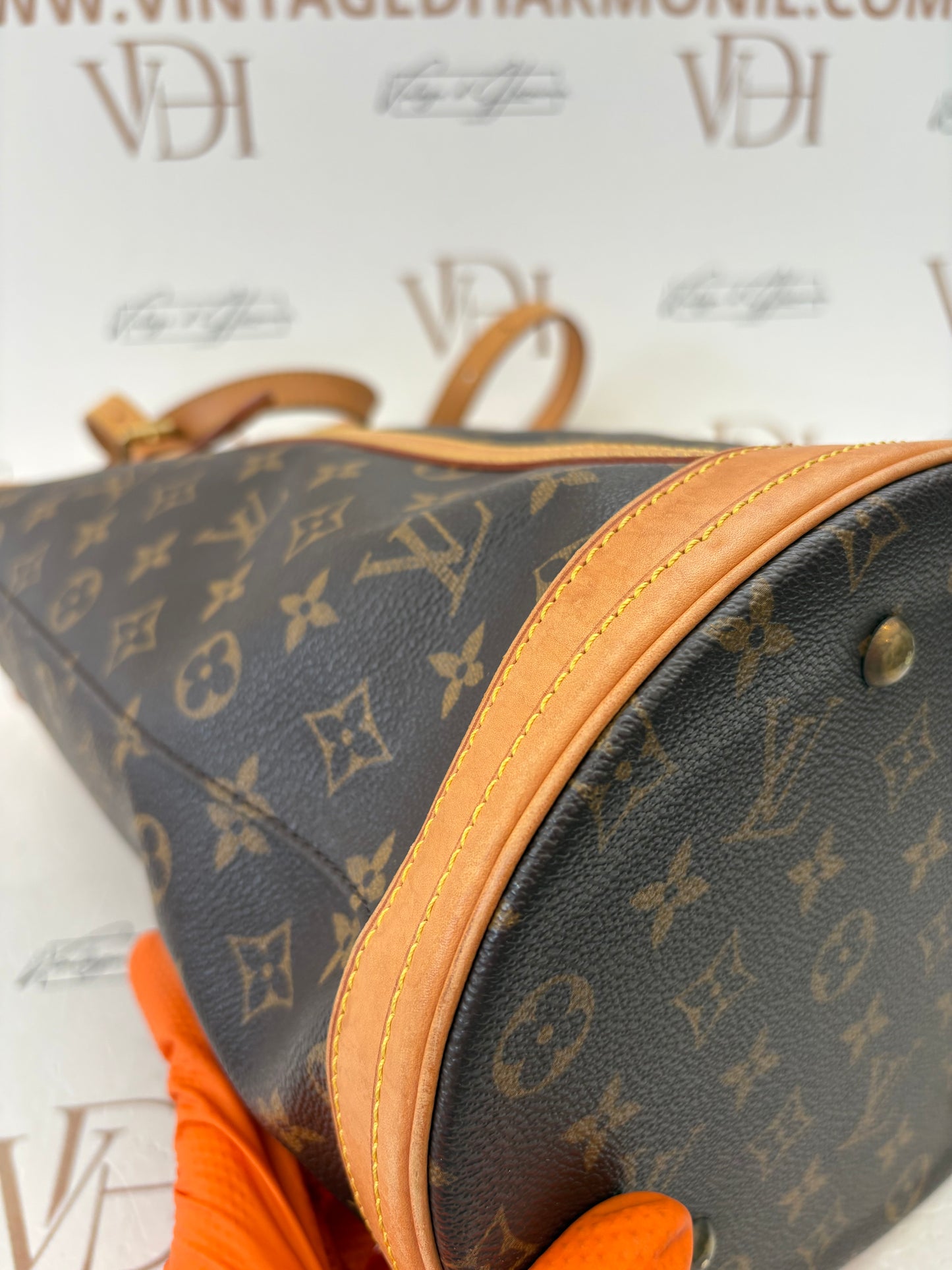 018096 - Louis Vuitton Bucket
