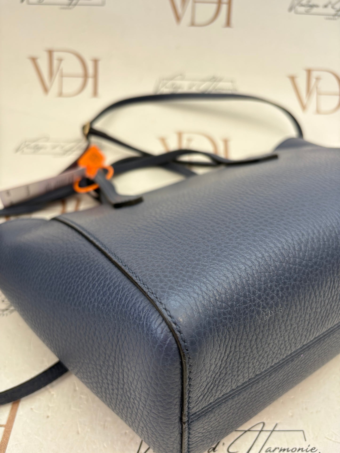 384287 - Gucci Swing