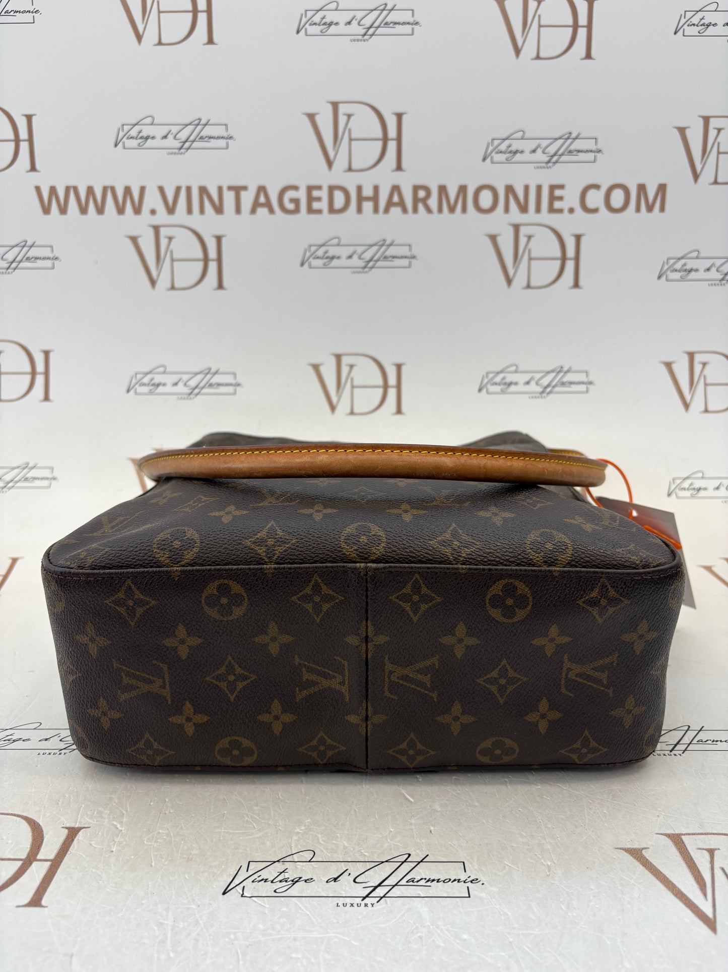018942 - Louis Vuitton Looping GM