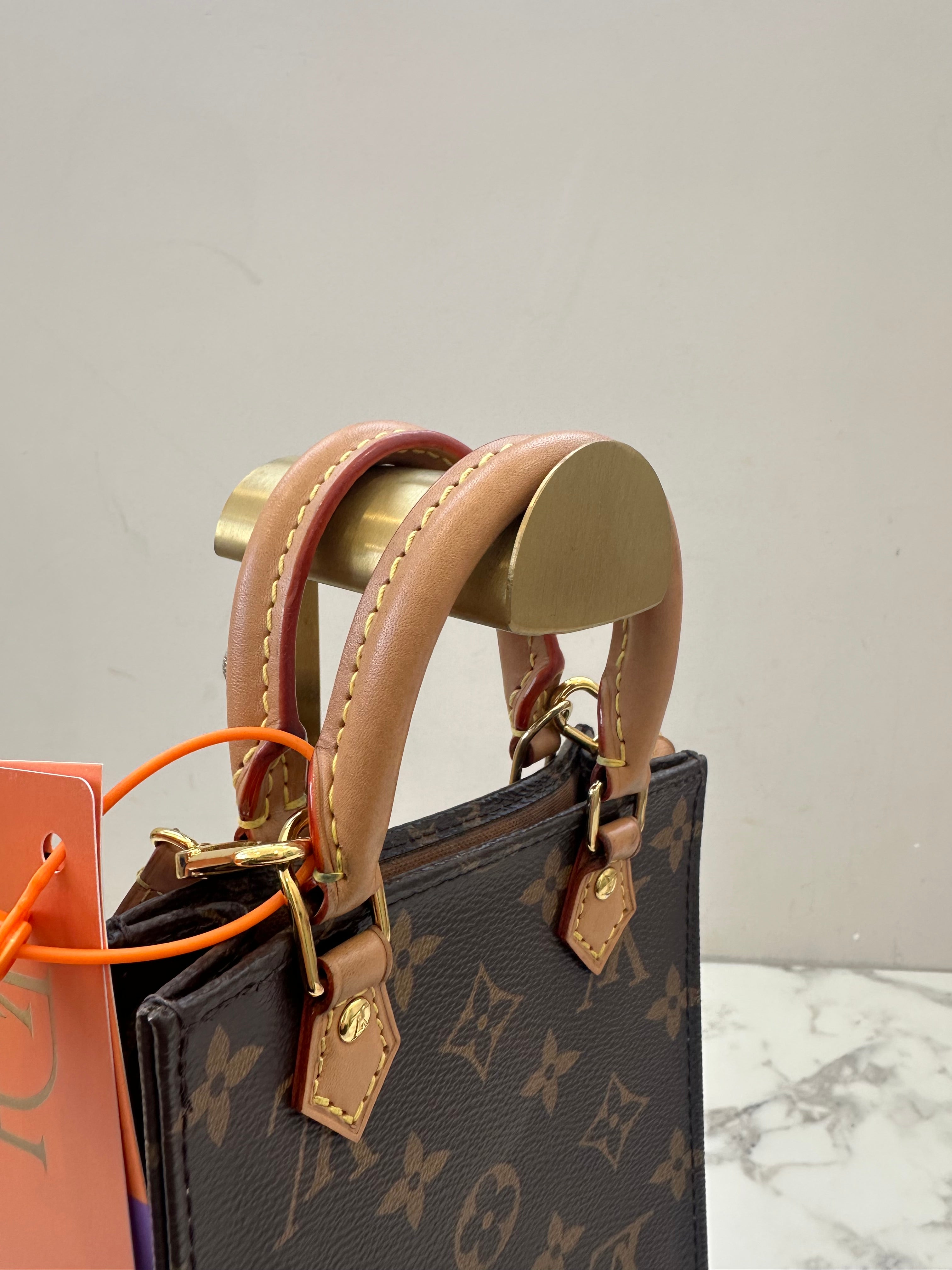 Louis Vuitton Petite Sac Plat