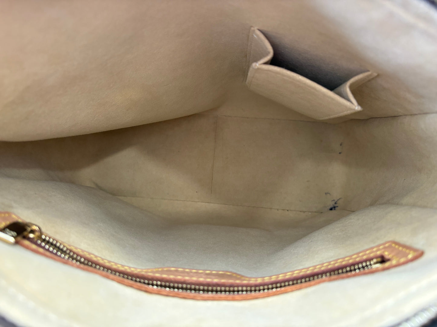 017150 - Louis Vuitton Looping GM