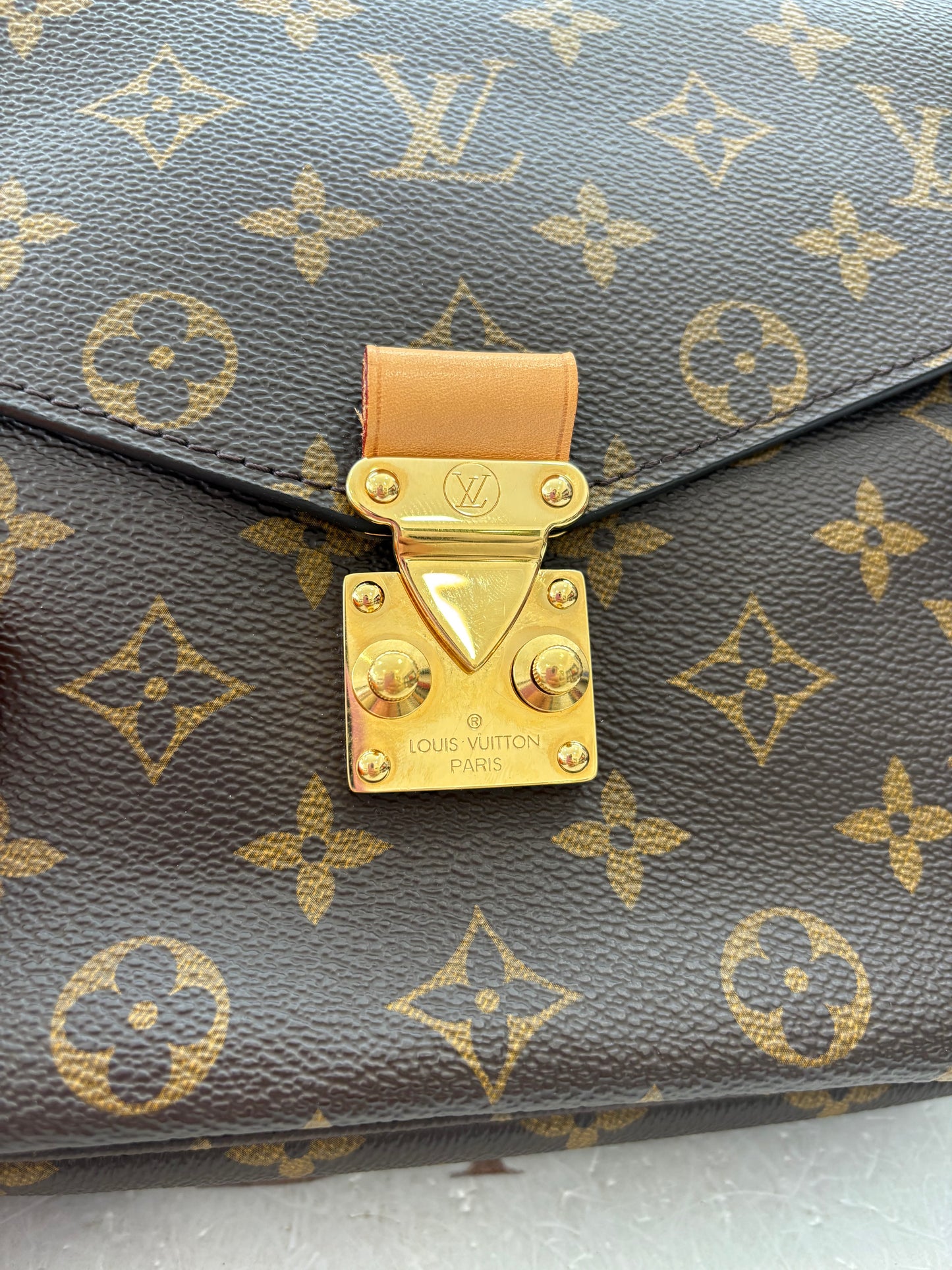 201114 - Louis Vuitton Metis