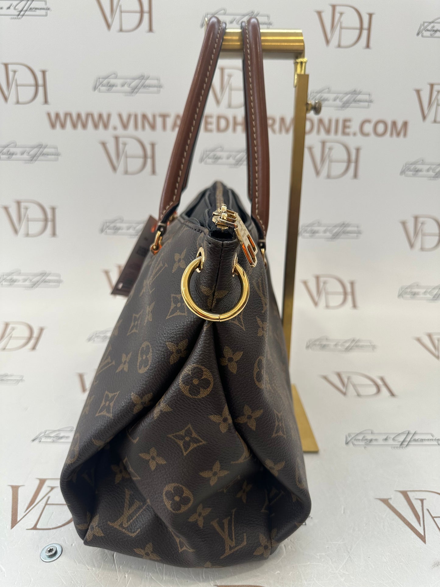 017896 - Louis Vuitton Pallas