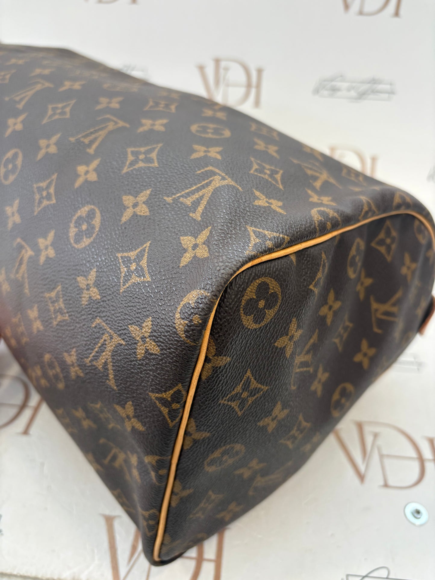 018820 - Louis Vuitton Speedy 40