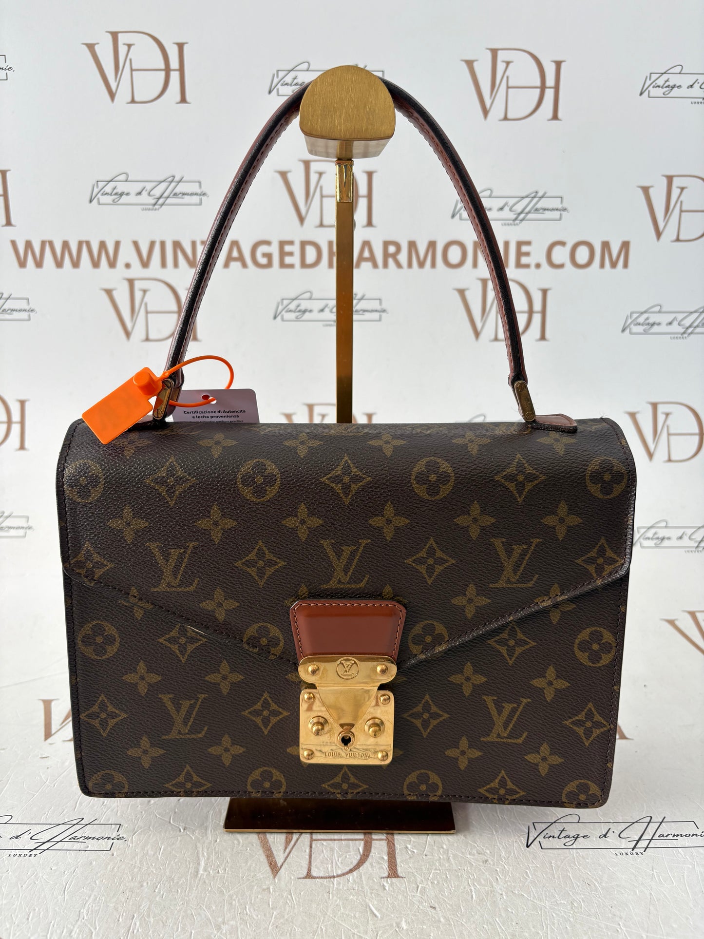 018271 - Louis Vuitton Concorde