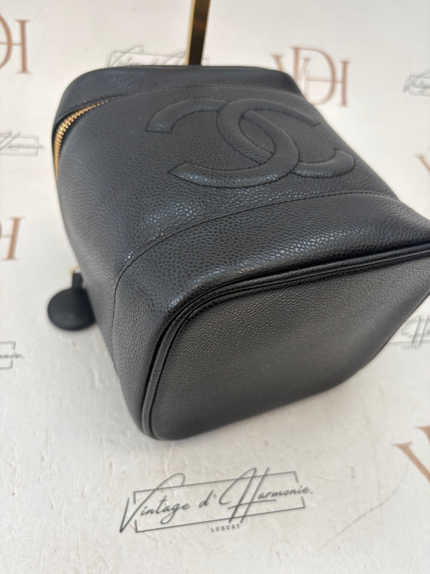 018034 - Chanel Black Calfskin Vanity
