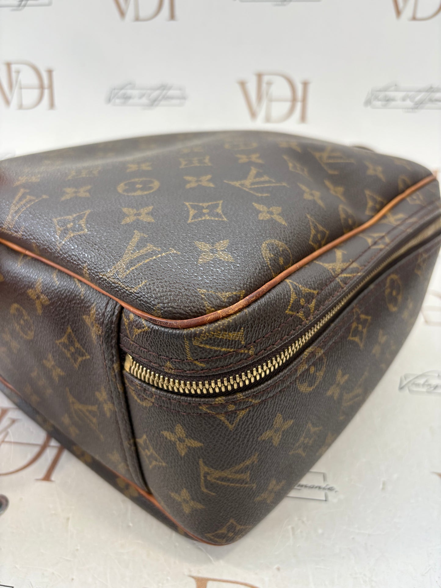 200985 - Louis Vuitton Excursion
