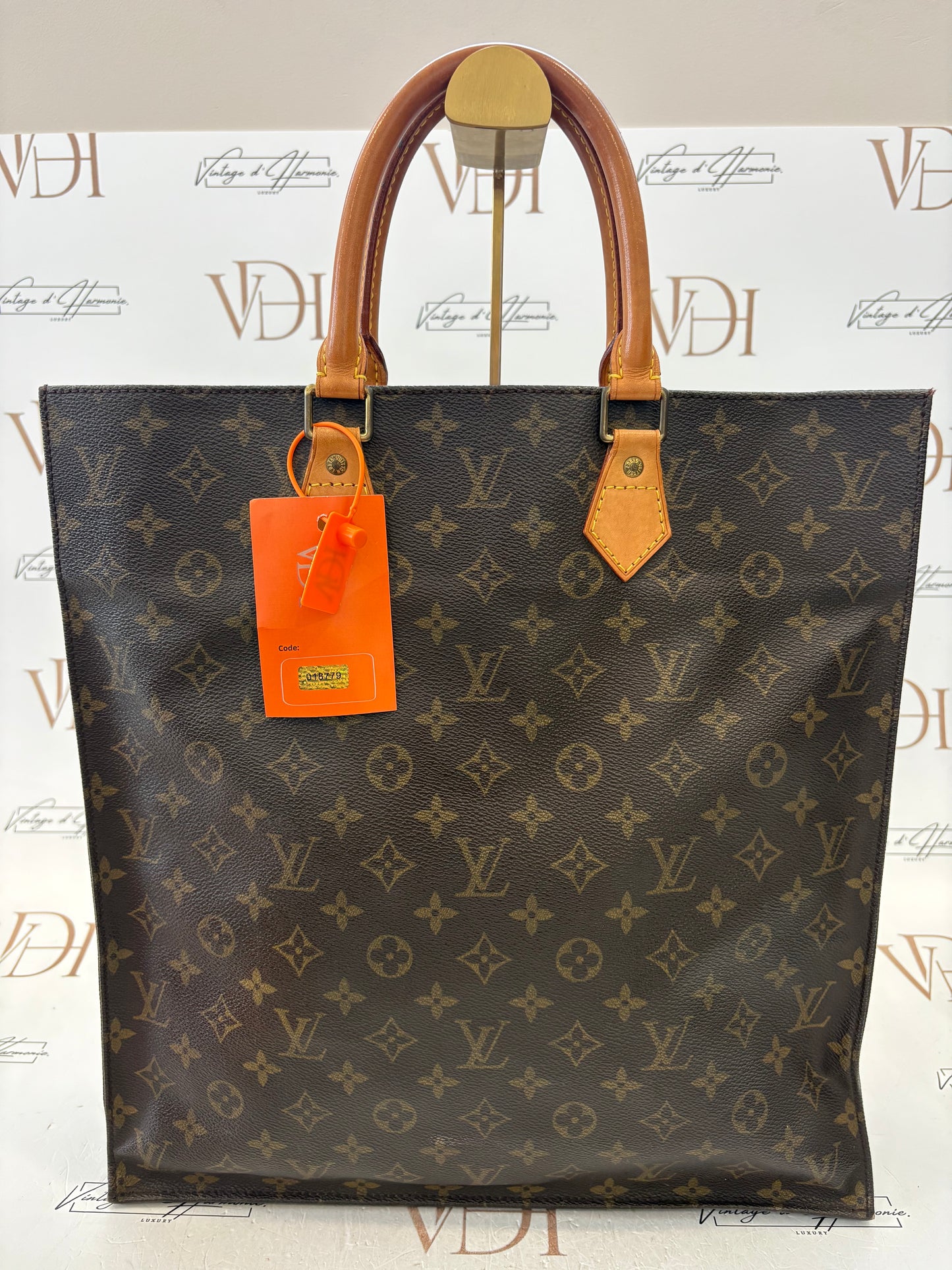018779 - Louis Vuitton Sac Plat